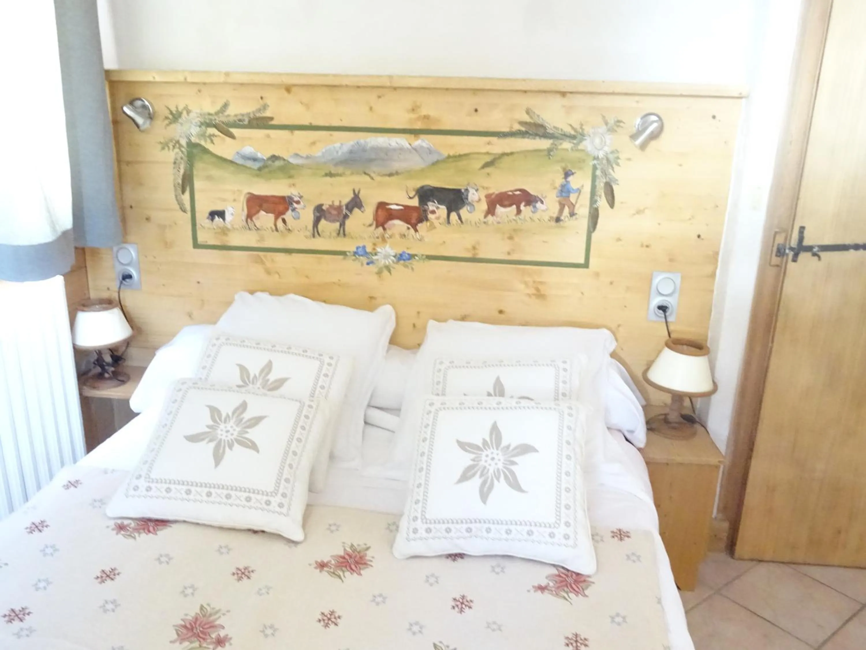 Bed in Apart'hotel & Spa "La Destière"