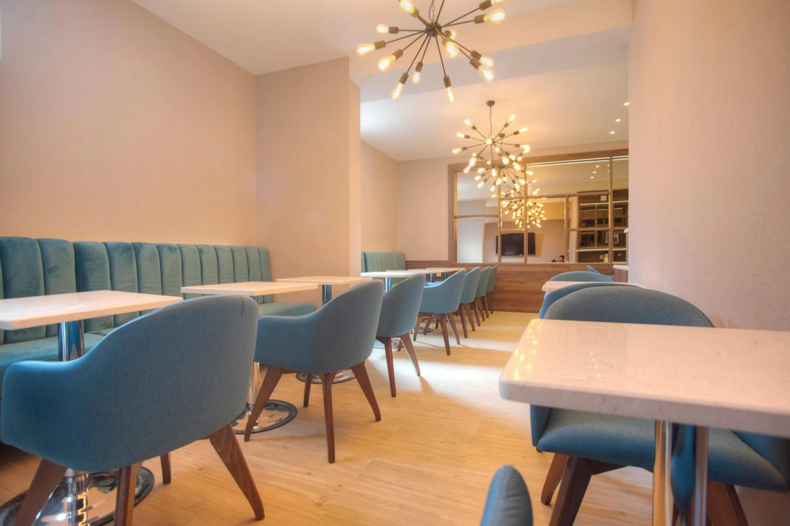 Restaurant/places to eat in Hotel Twelve by Aycon