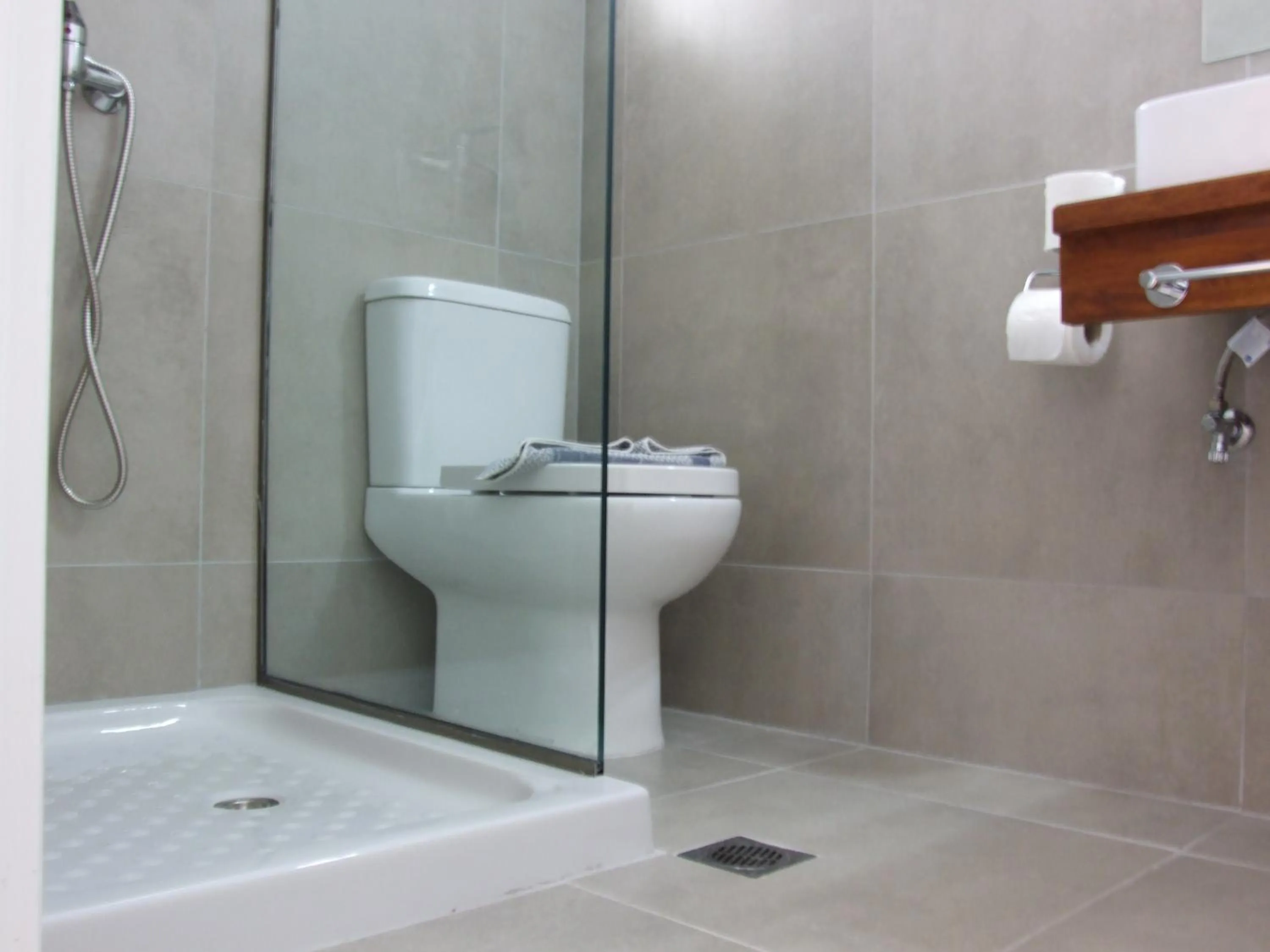 Shower in Sokrates Studios