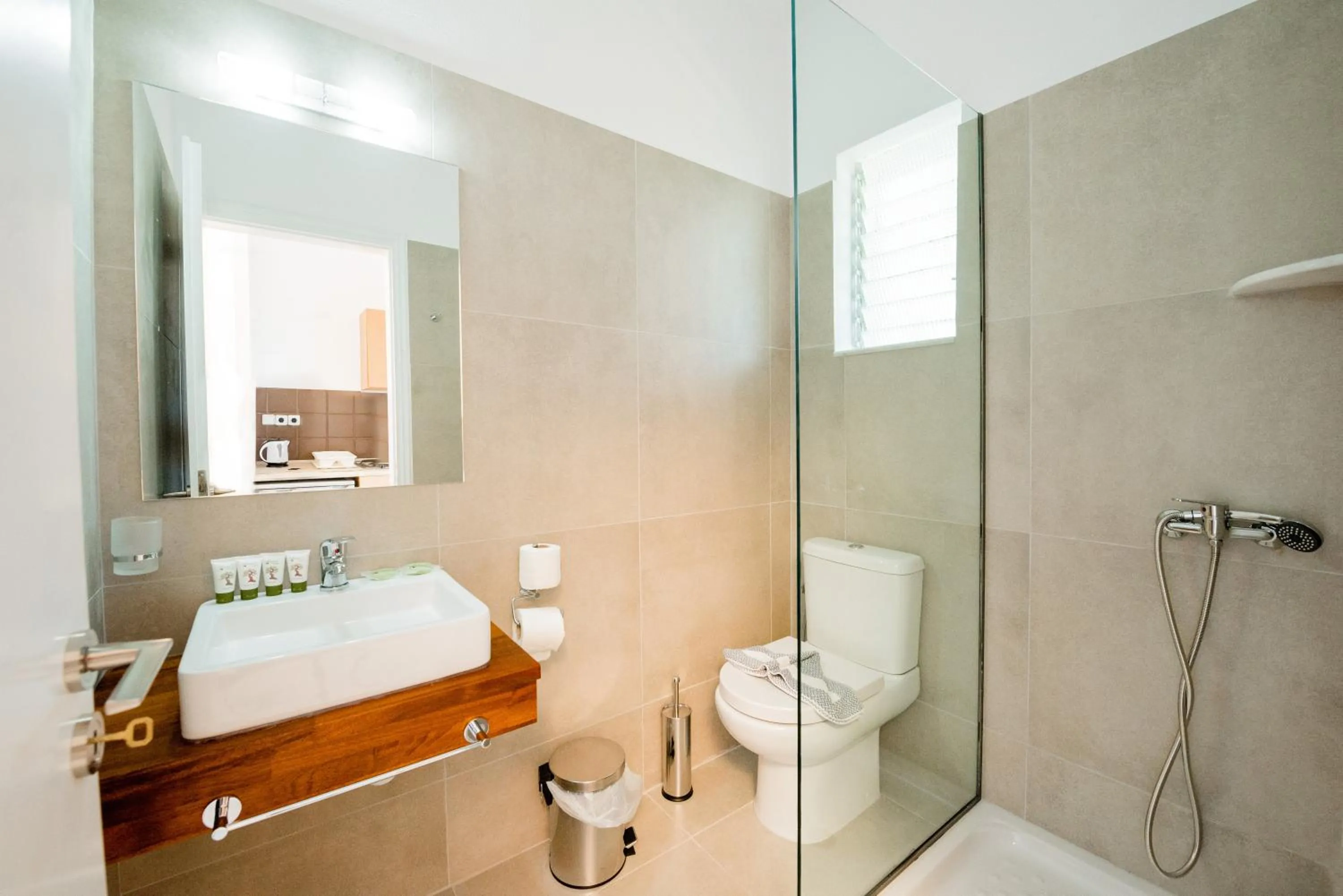 Shower in Sokrates Studios