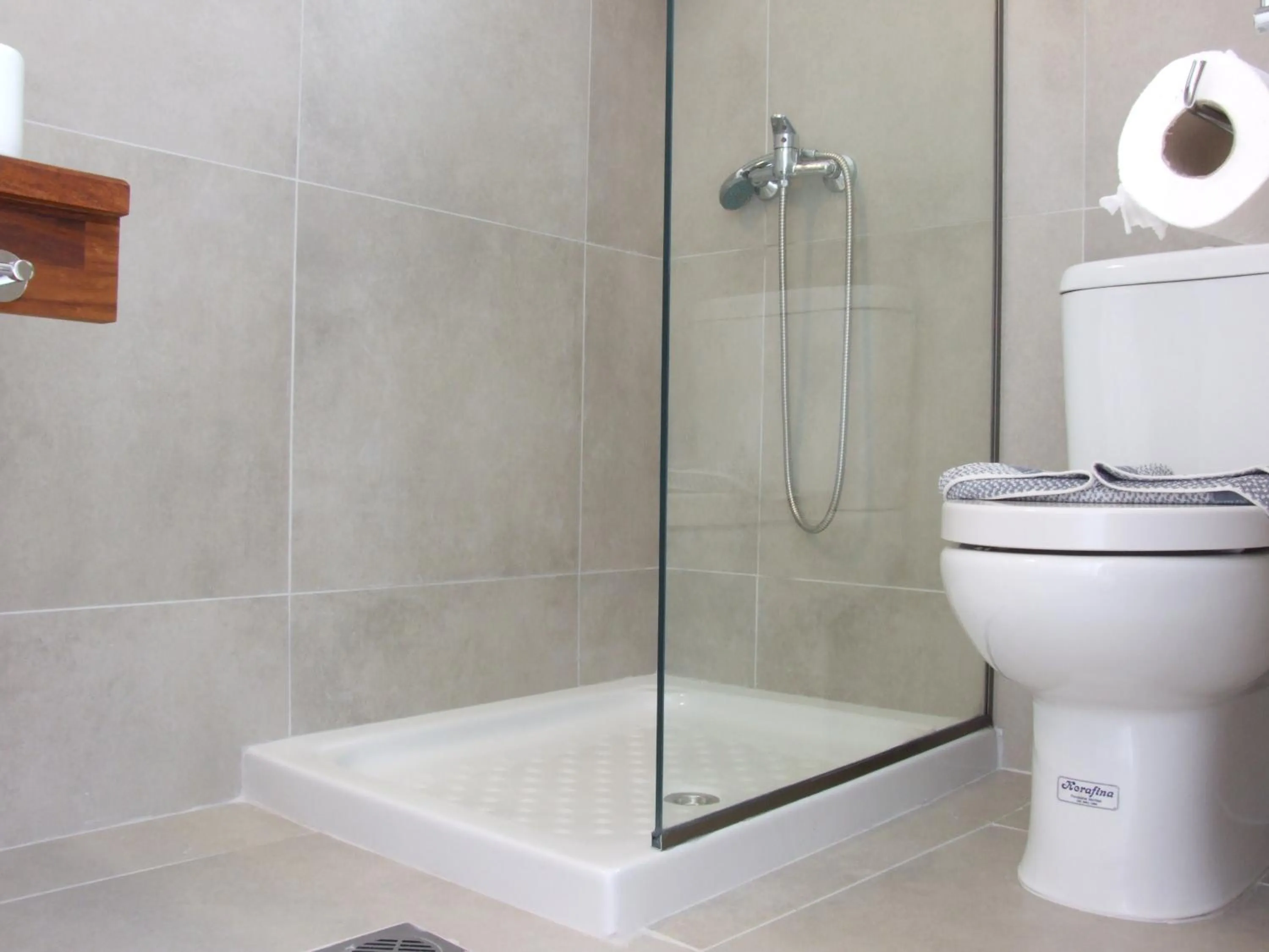 Shower in Sokrates Studios