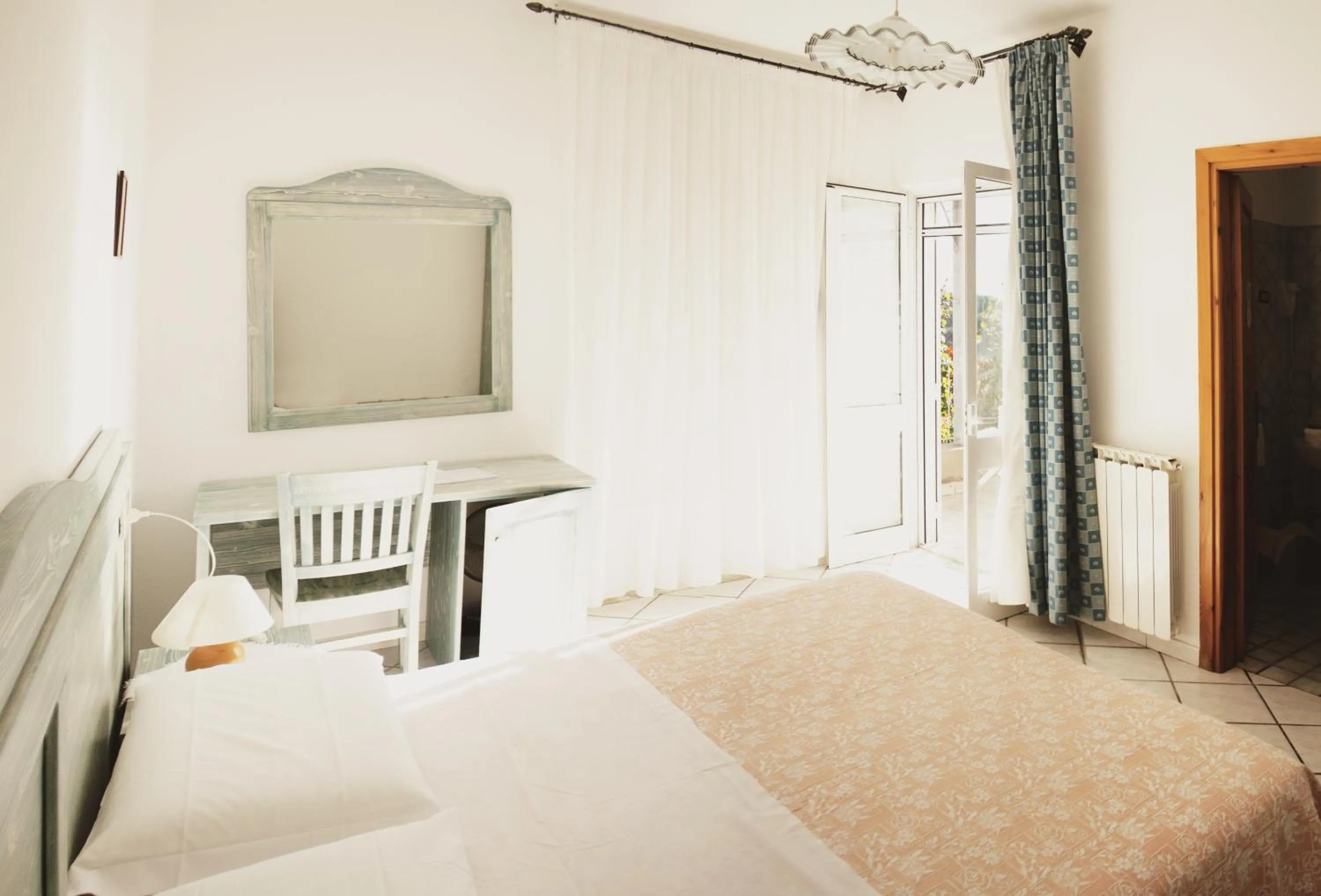 Bed in Albergo Villa Mario