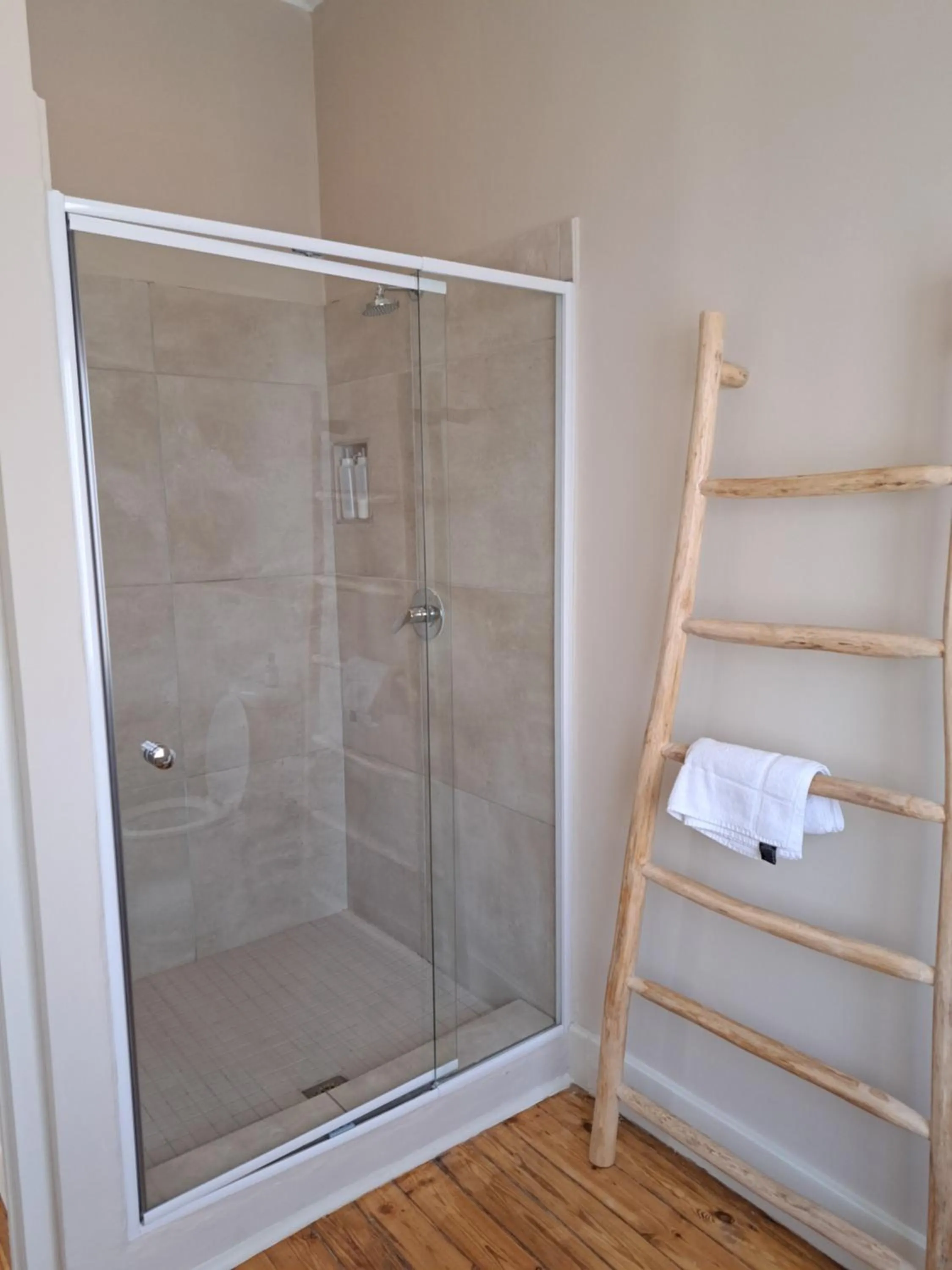 Bathroom in THE BIG - Luxury Backpackers