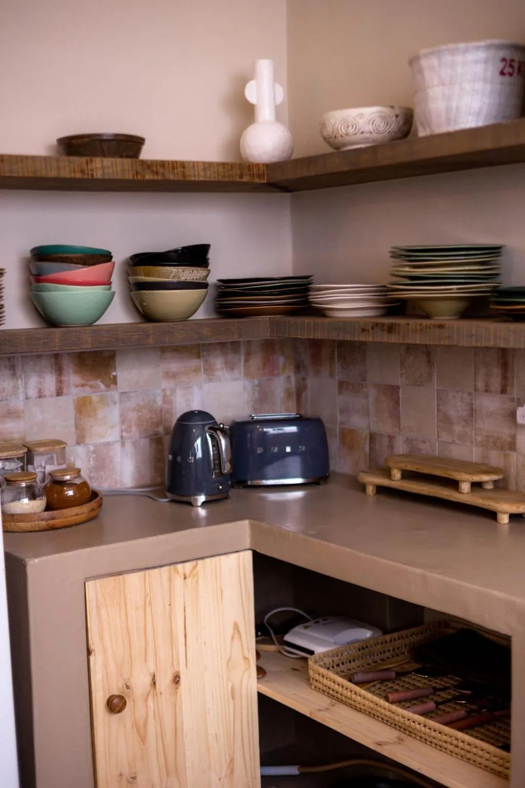 Kitchen or kitchenette in THE BIG - Luxury Backpackers