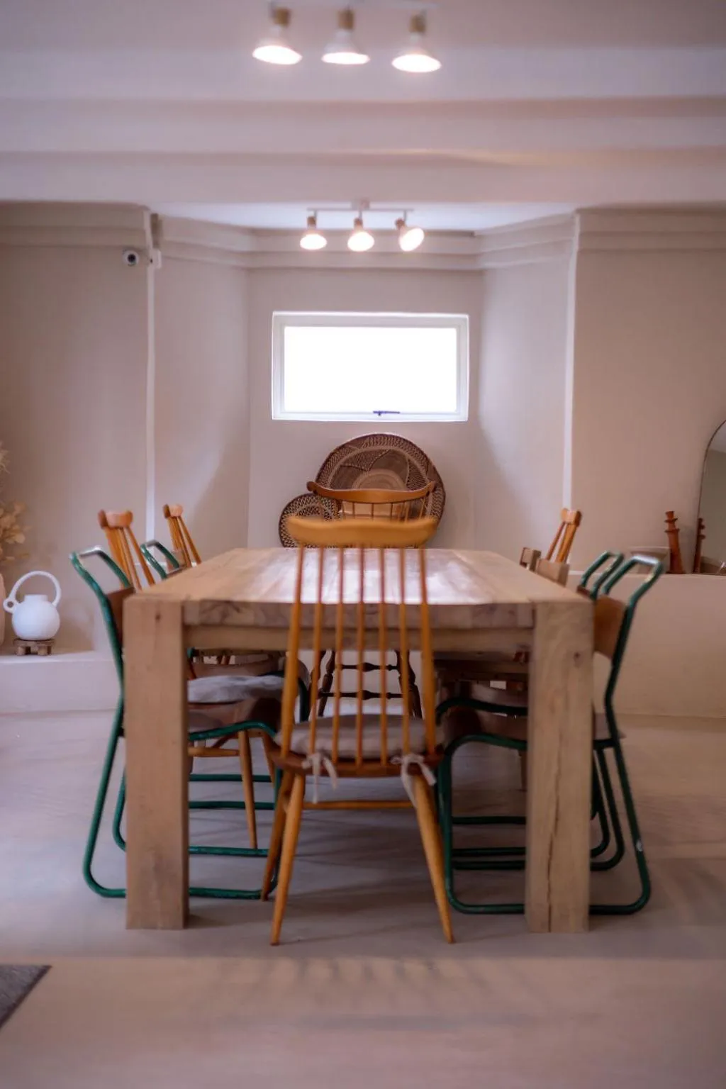 Dining area in THE BIG - Luxury Backpackers