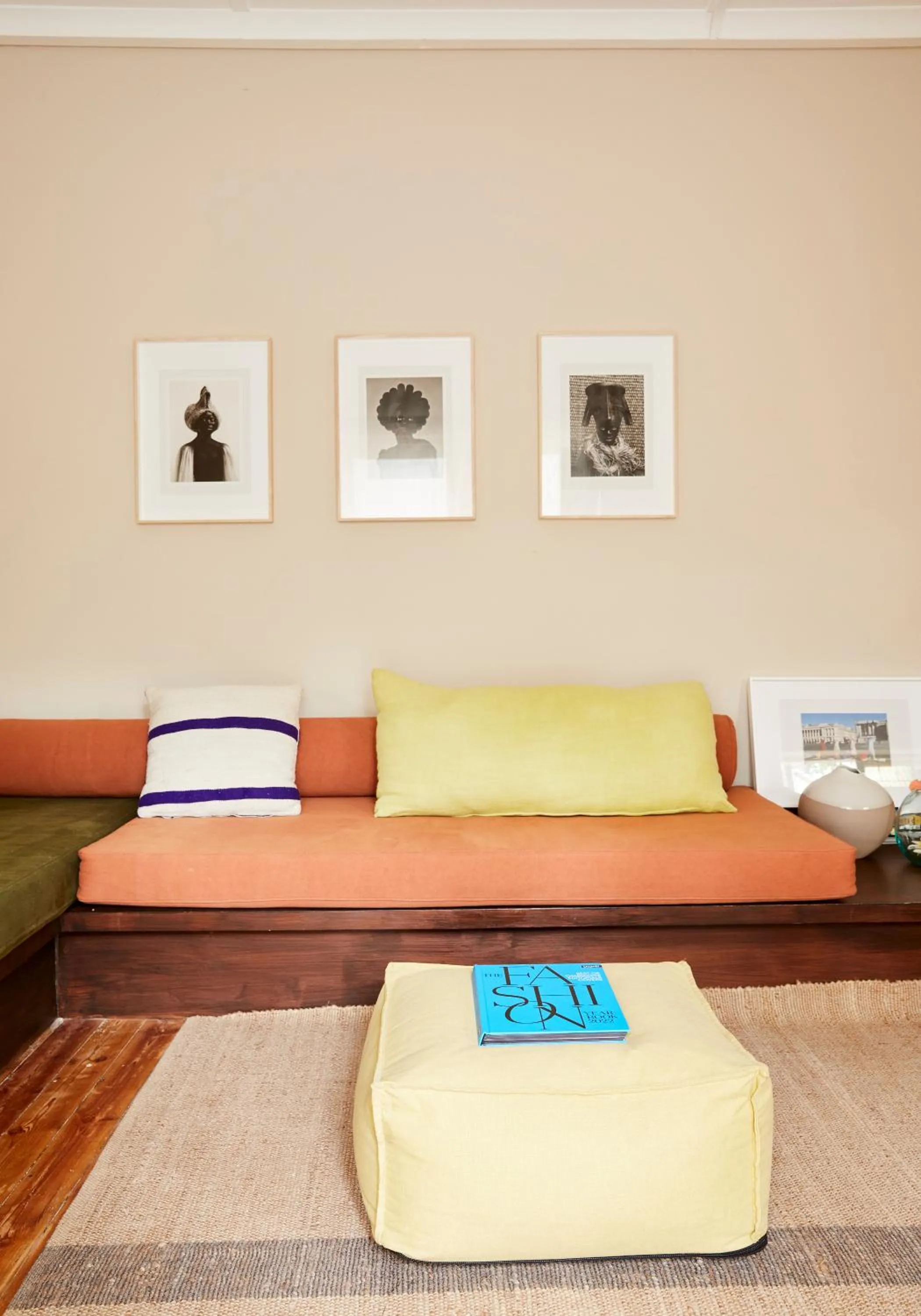 Communal lounge/ TV room in THE BIG - Luxury Backpackers