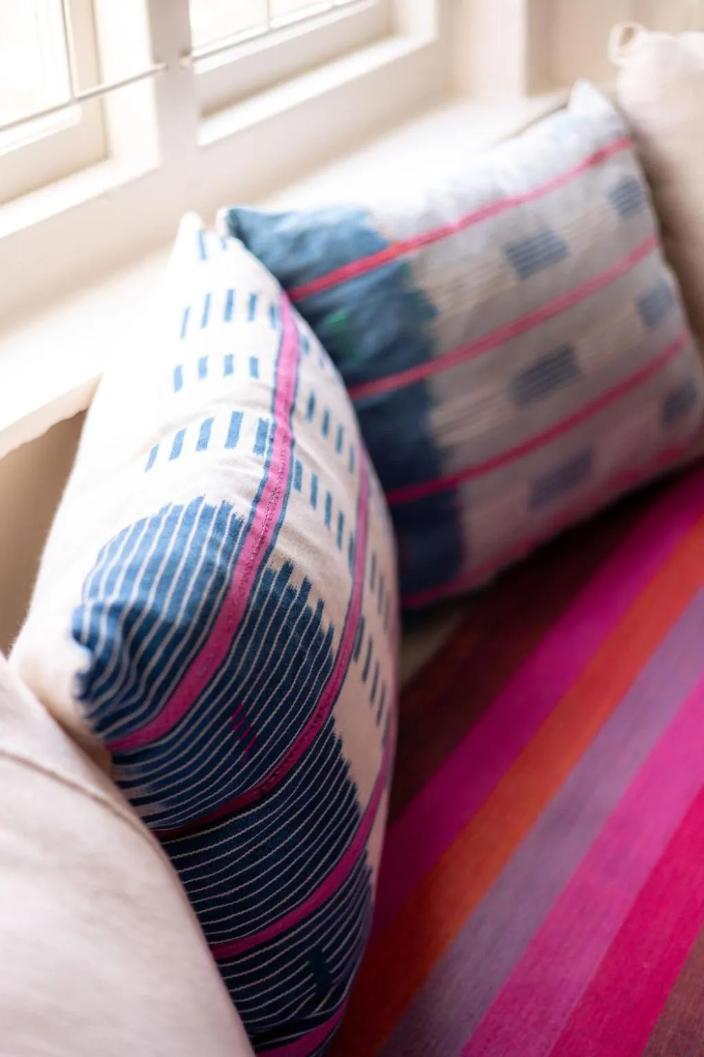 Seating area, Bed in THE BIG - Luxury Backpackers