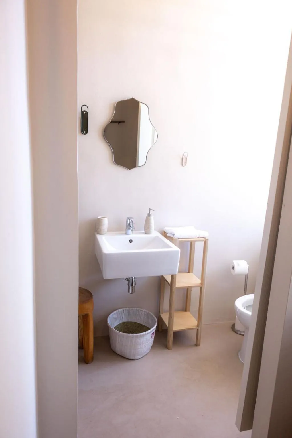 Bathroom in THE BIG - Luxury Backpackers