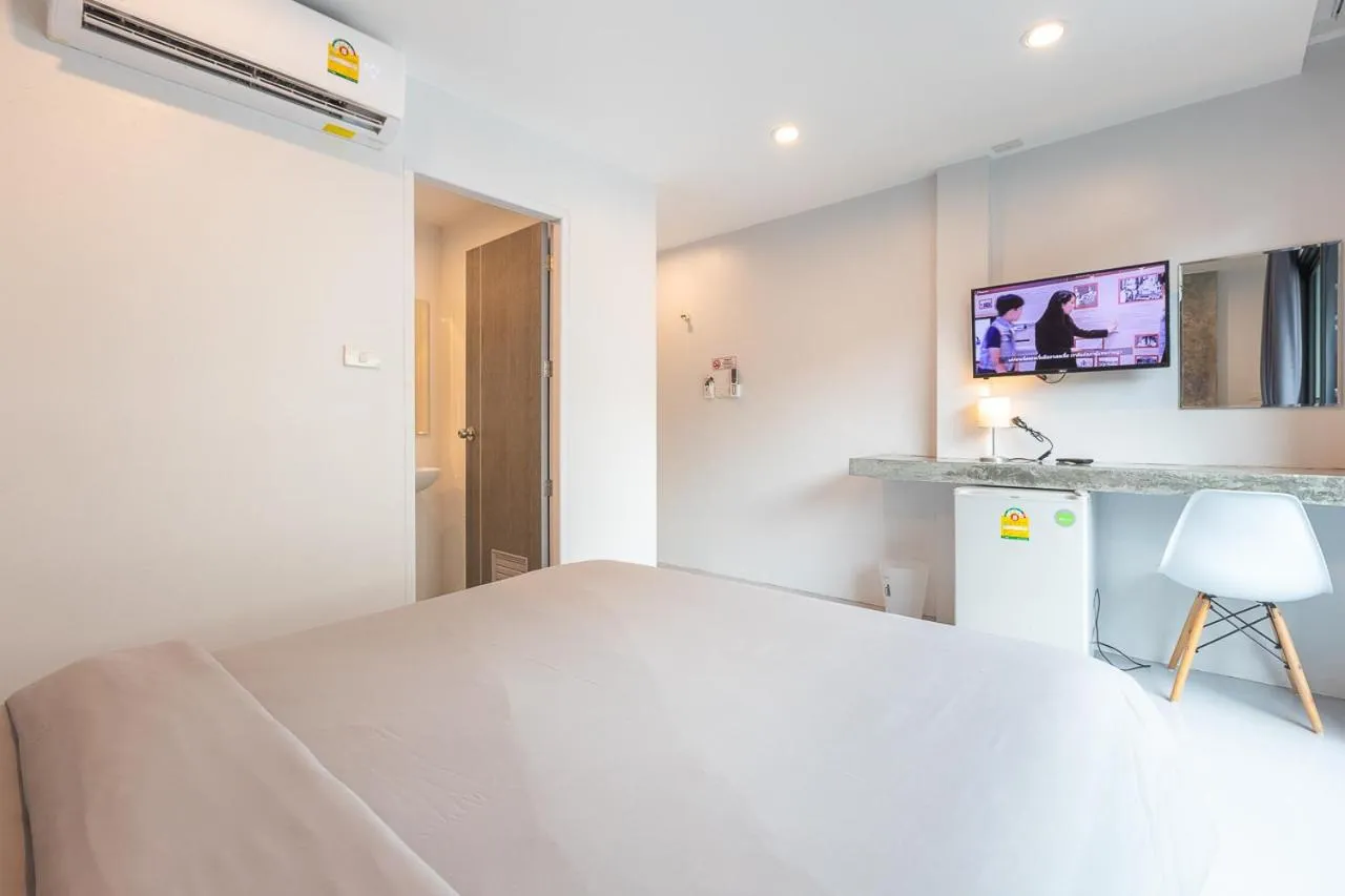 Photo of the whole room, Bed in Minimal House Patong