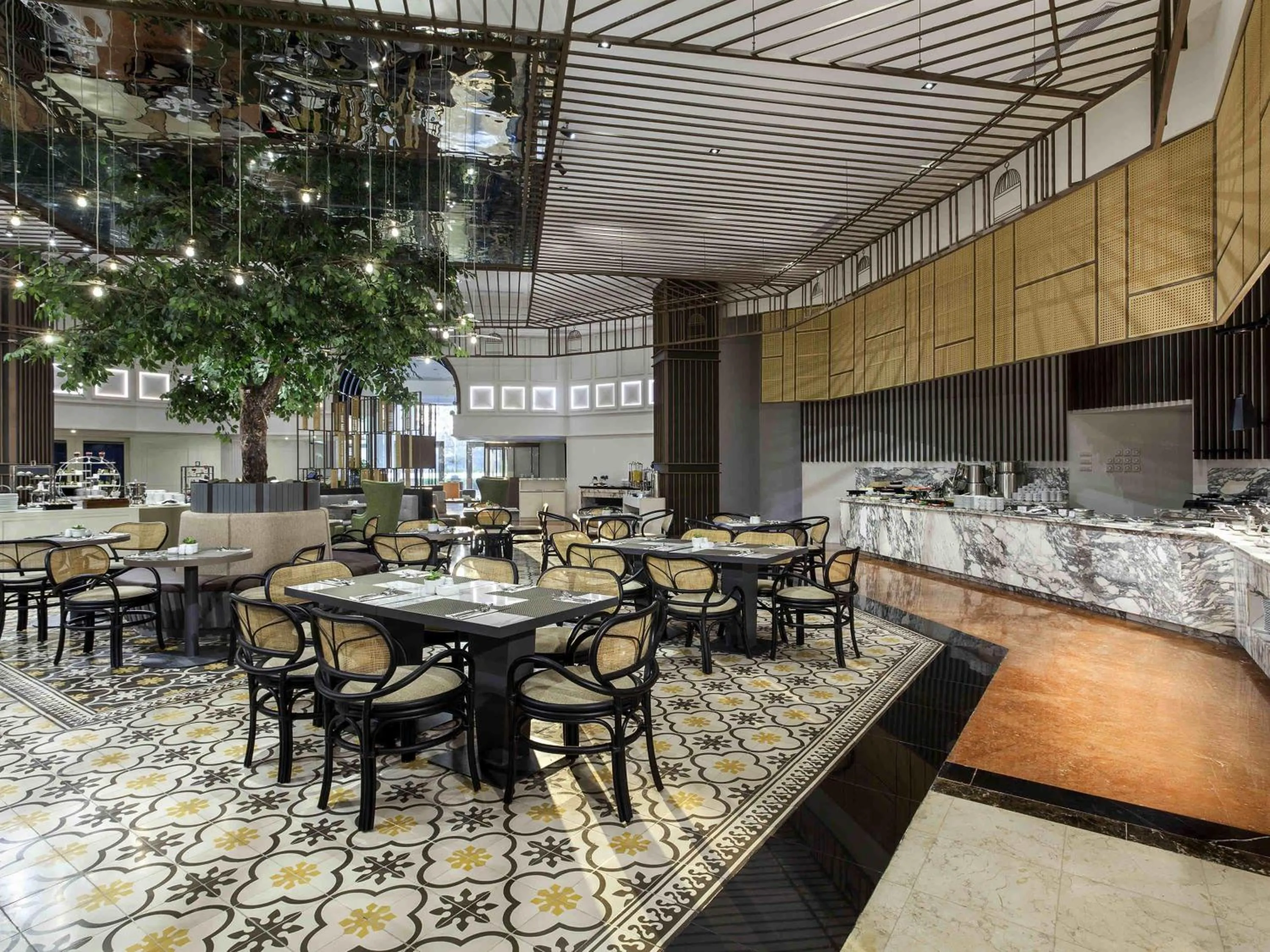 Restaurant/places to eat in Mercure Jakarta Batavia