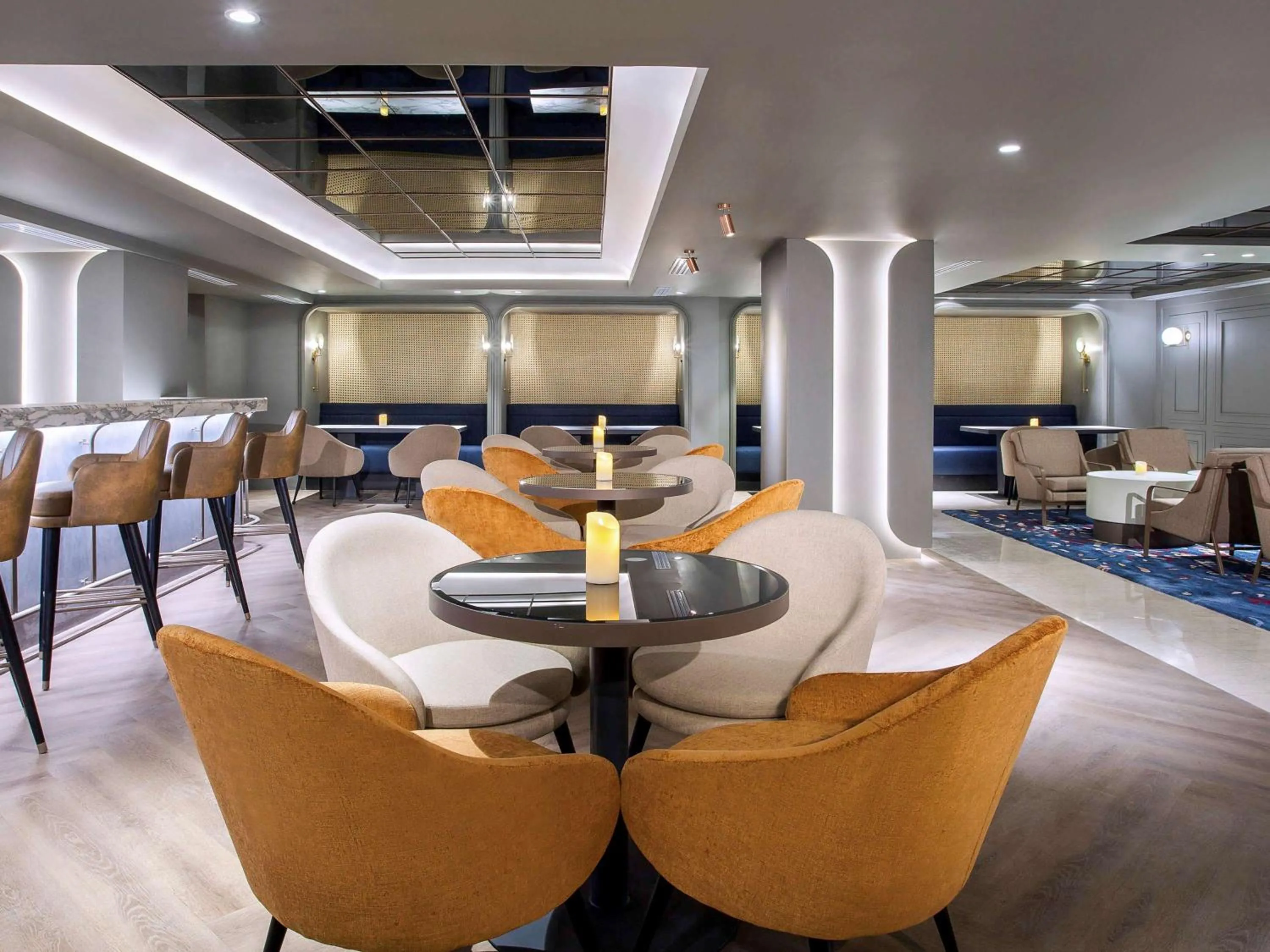 Lounge or bar in Mercure Jakarta Batavia