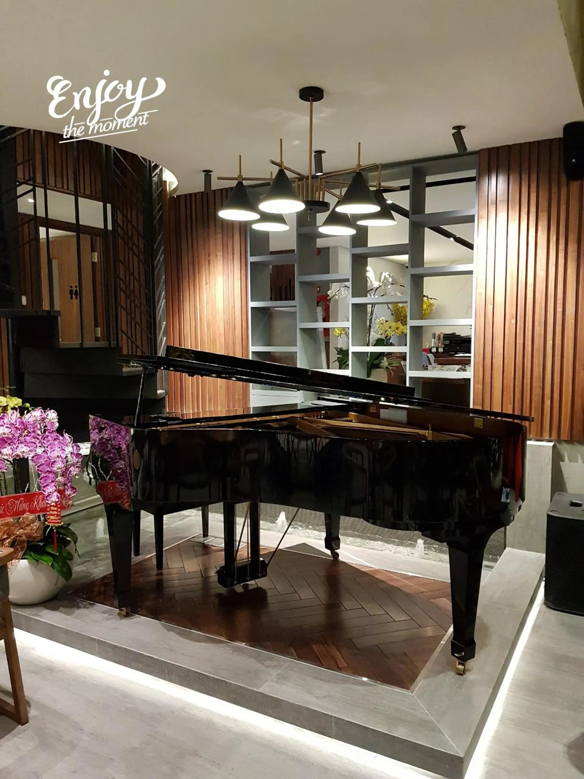 Restaurant/places to eat in Orchid Boutique Hotel & Apartment