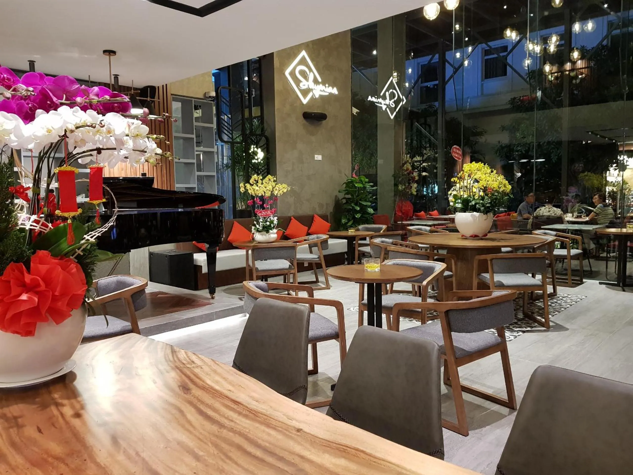 Restaurant/places to eat in Orchid Boutique Hotel & Apartment