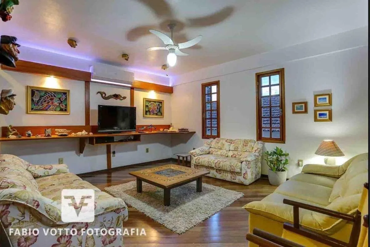 Communal lounge/ TV room in Pousada Canajurê