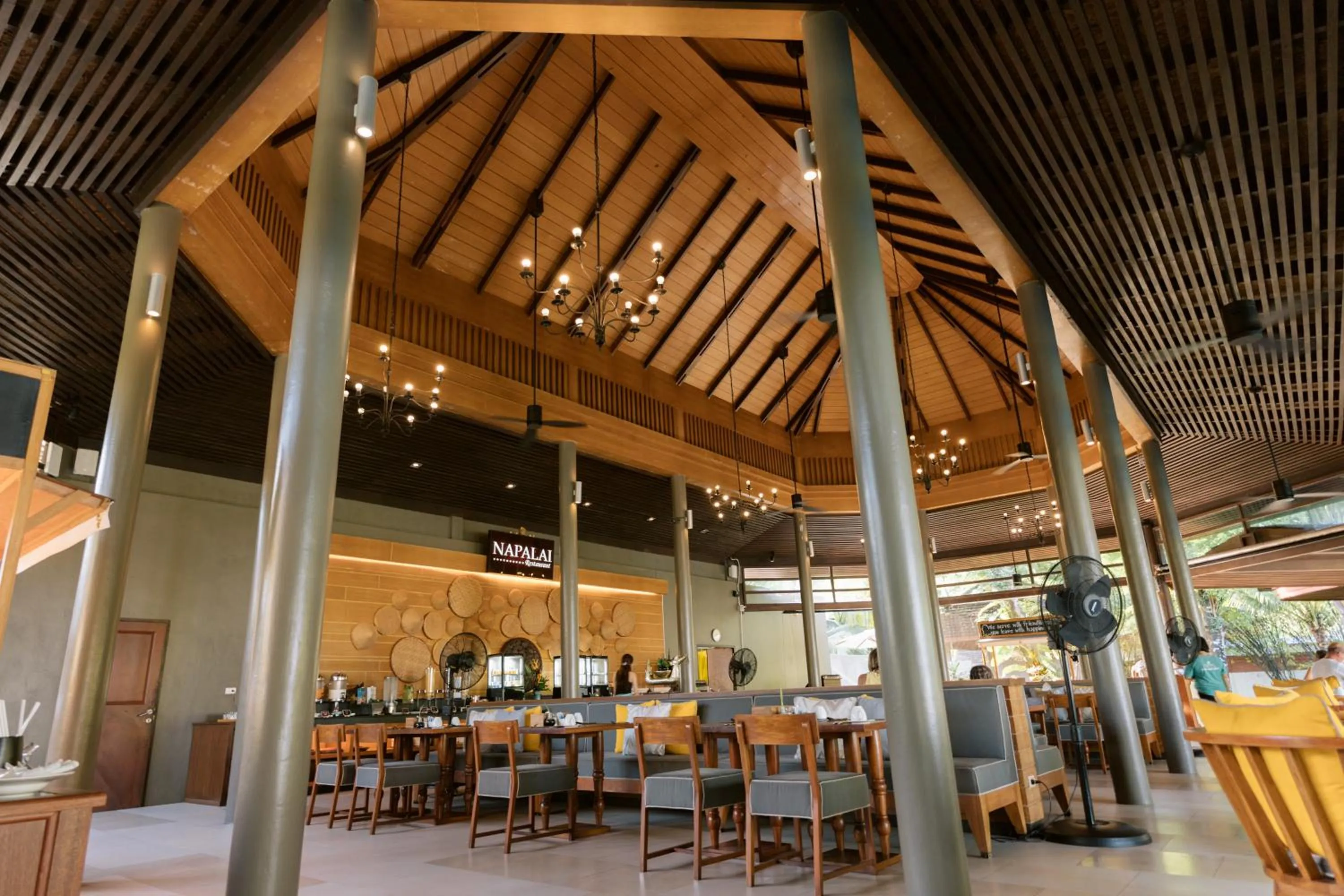 Restaurant/places to eat in Apsara Beachfront Resort & Villa