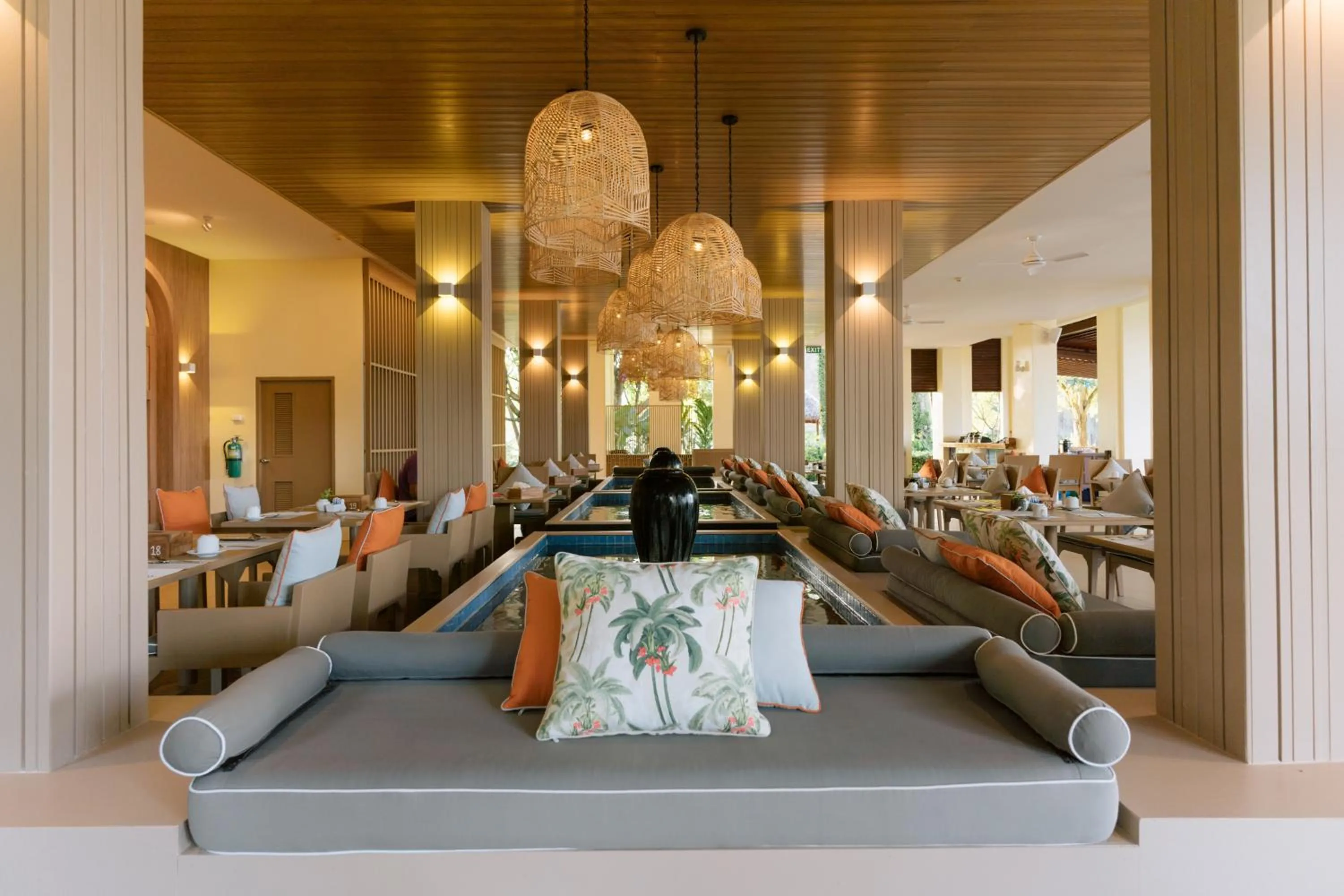 Restaurant/places to eat in Apsara Beachfront Resort & Villa