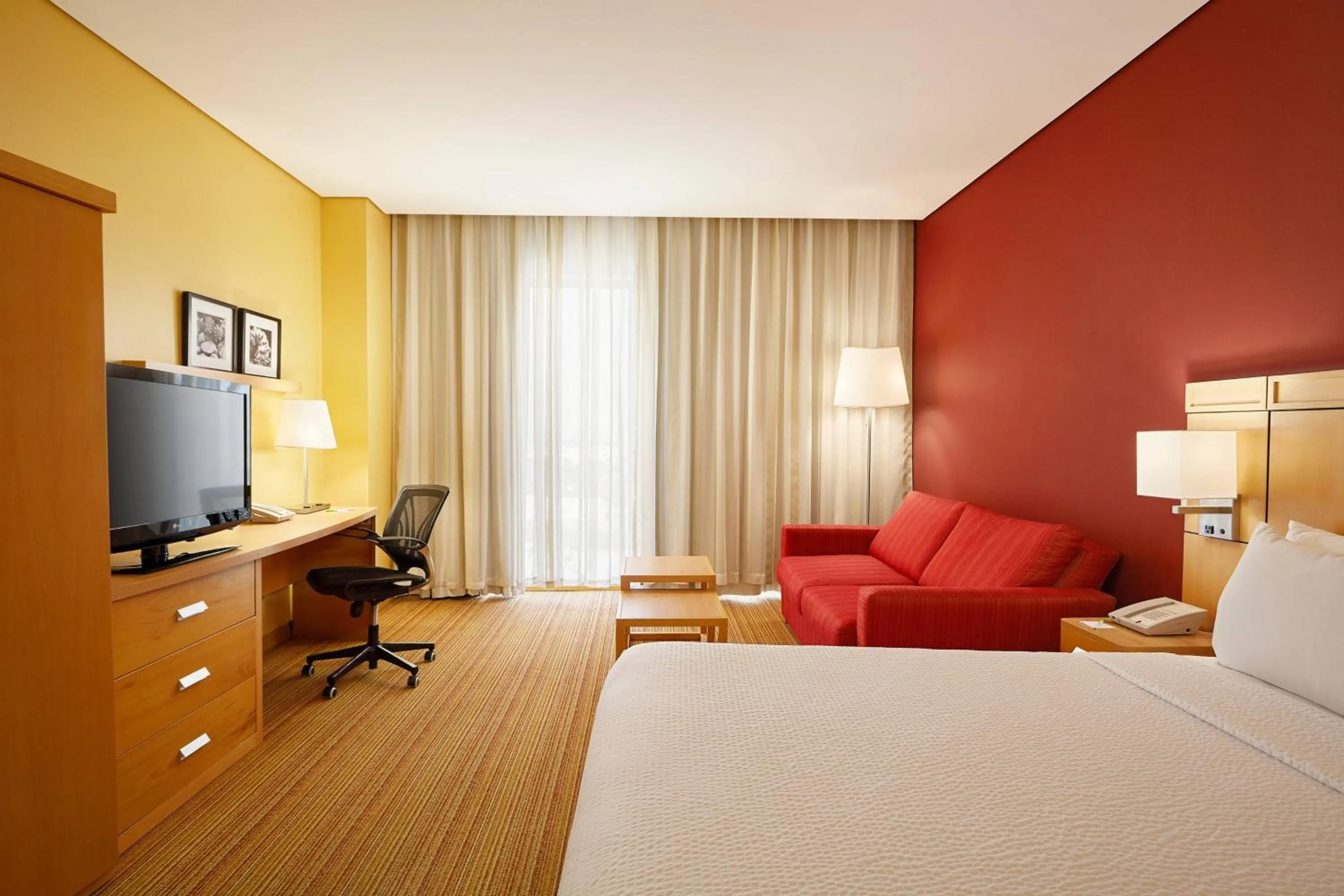 Photo of the whole room, Bed in Courtyard by Marriott Leon at The Poliforum