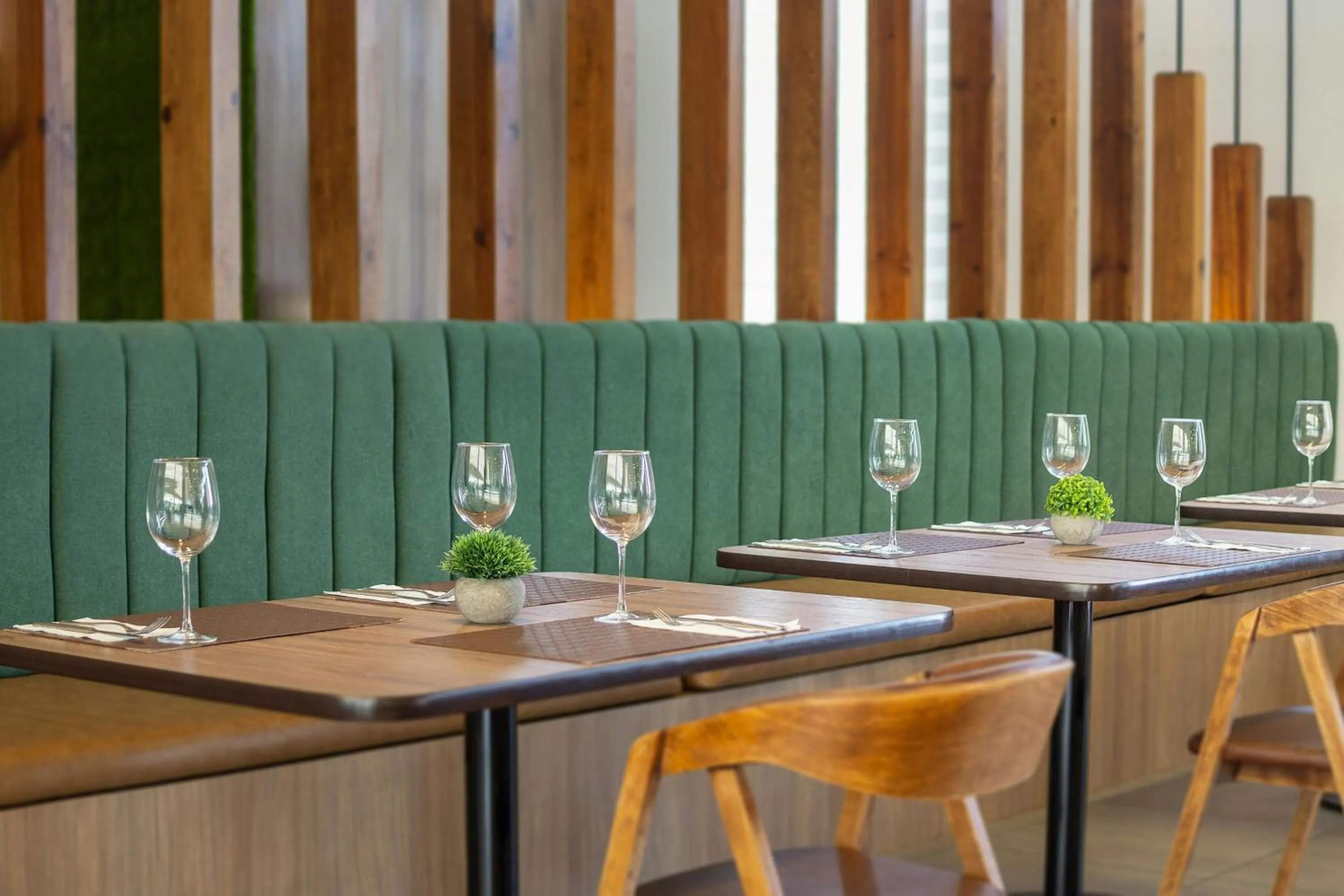 Restaurant/places to eat in Courtyard by Marriott Leon at The Poliforum