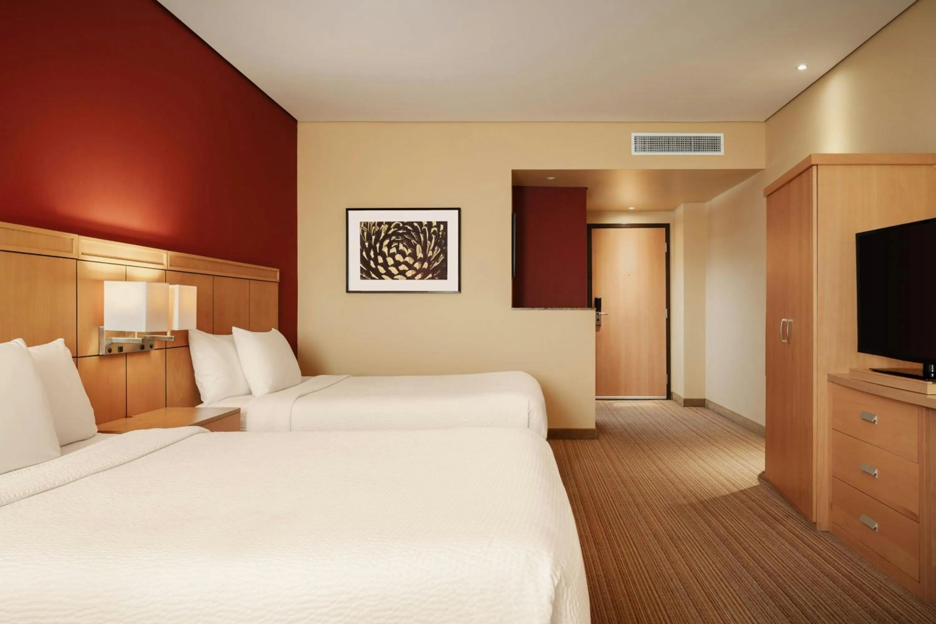 Photo of the whole room, Bed in Courtyard by Marriott Leon at The Poliforum