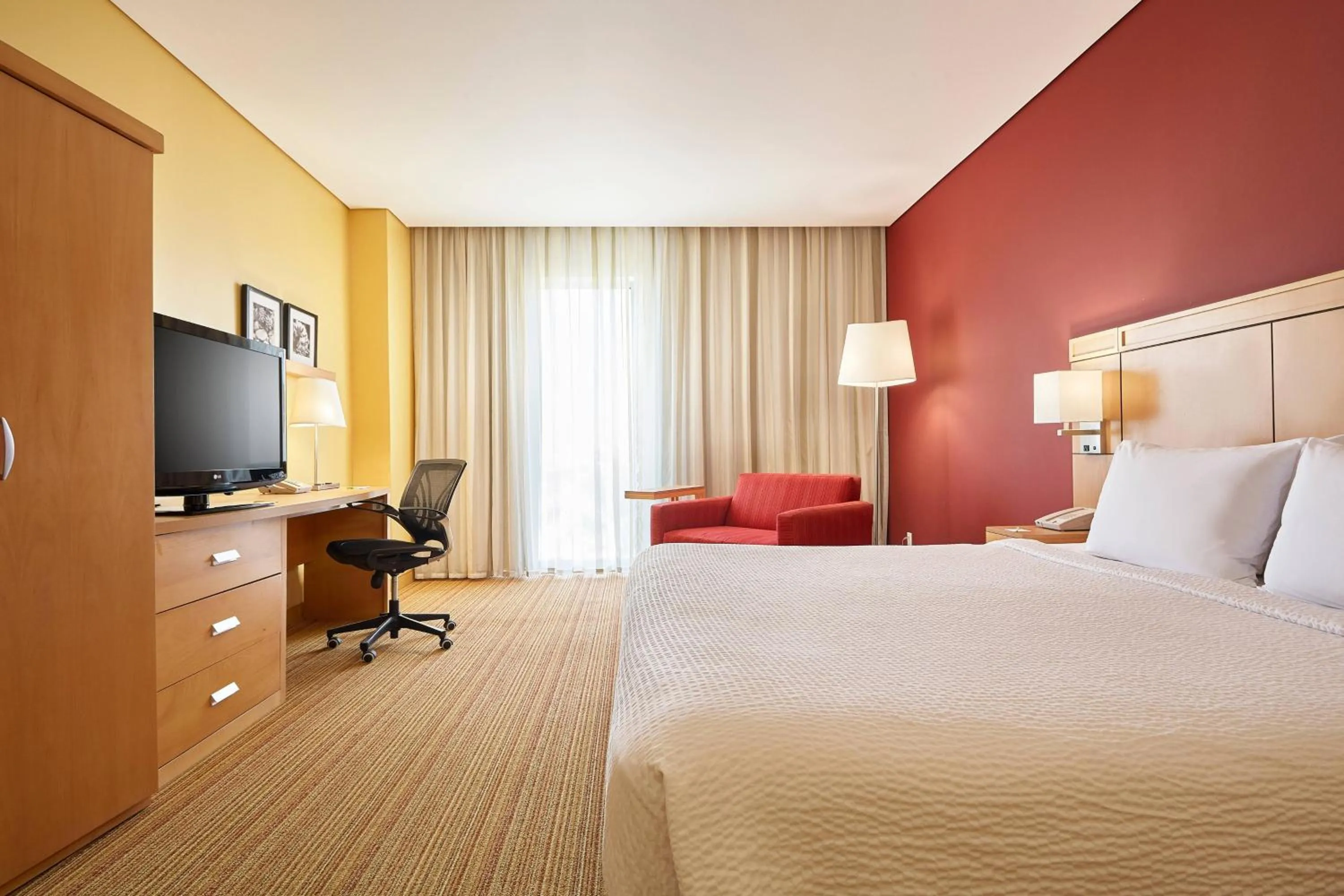 Photo of the whole room, Bed in Courtyard by Marriott Leon at The Poliforum