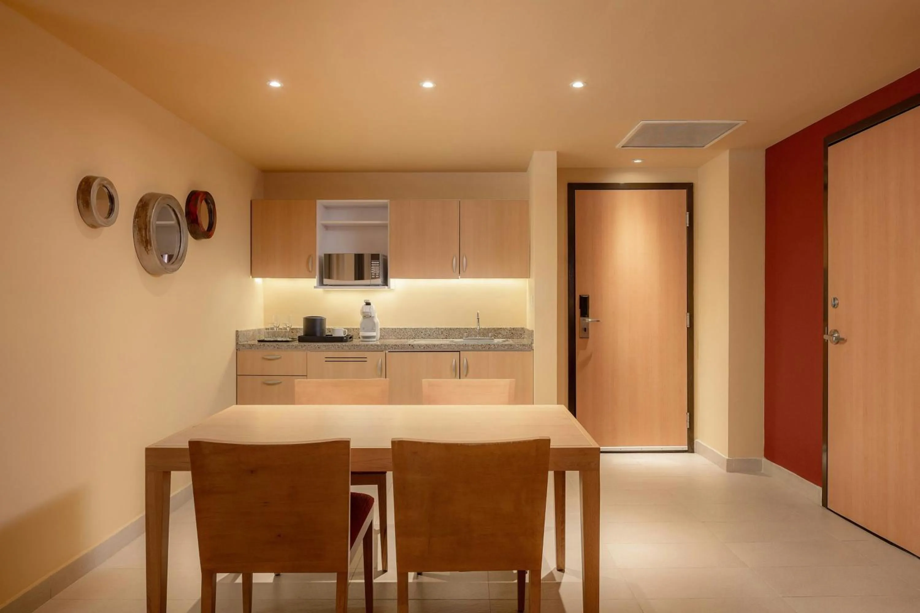 Photo of the whole room in Courtyard by Marriott Leon at The Poliforum