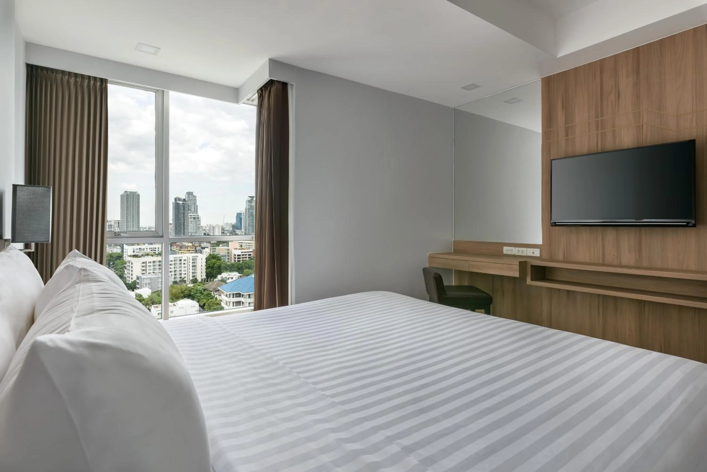 Bed in Adelphi Grande Sukhumvit