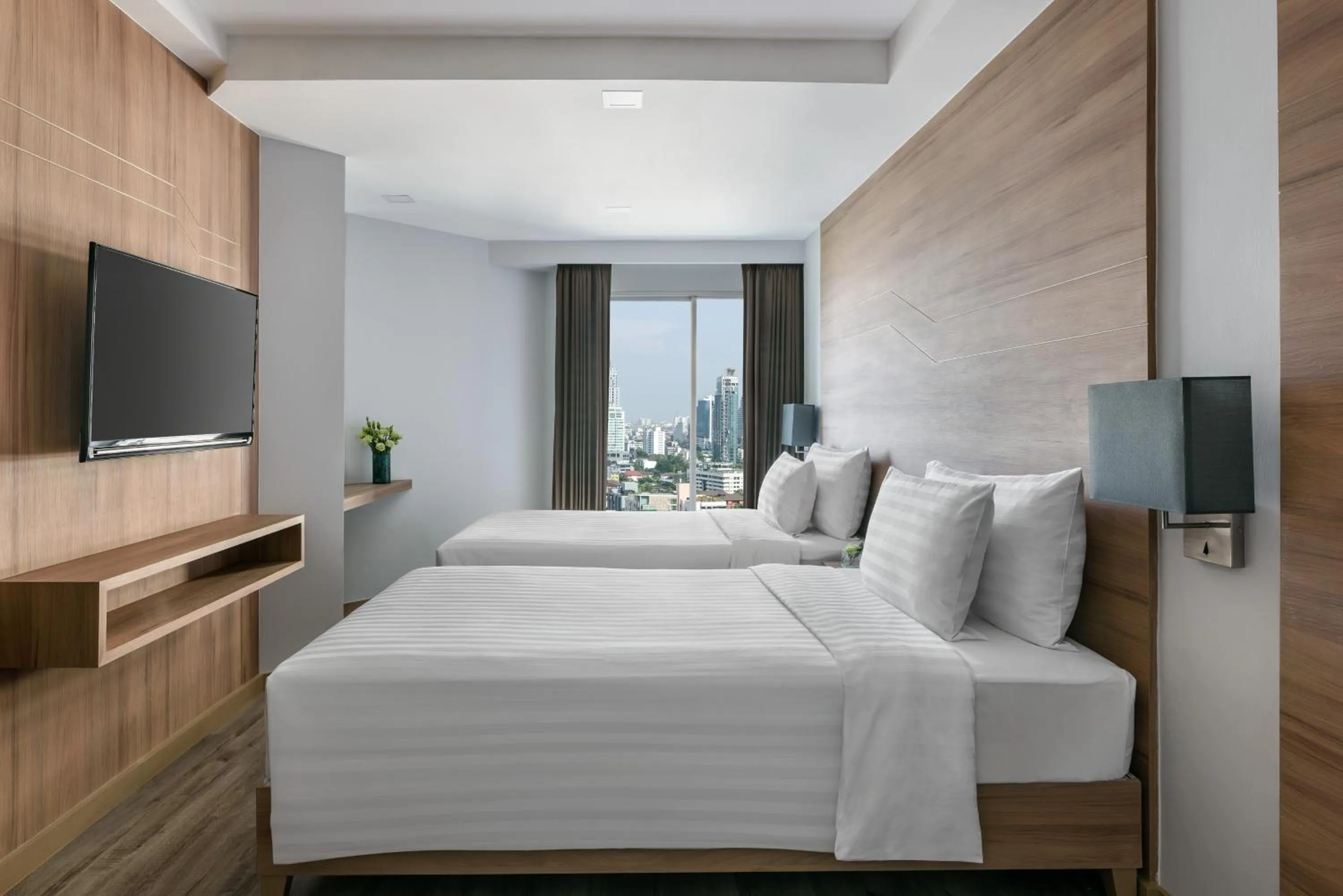 Bedroom, Bed in Adelphi Grande Sukhumvit