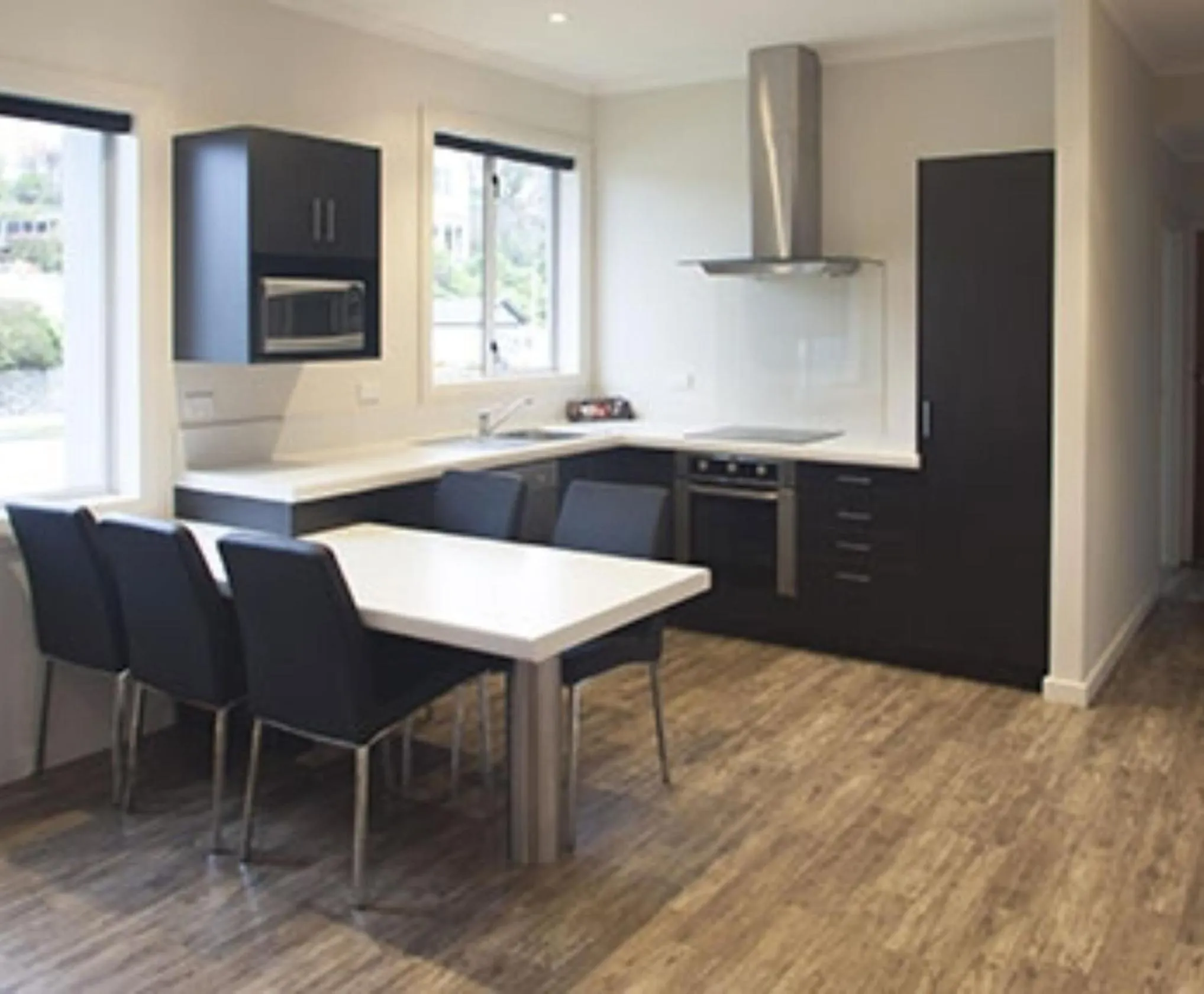 Kitchen or kitchenette in Harbour View Motel