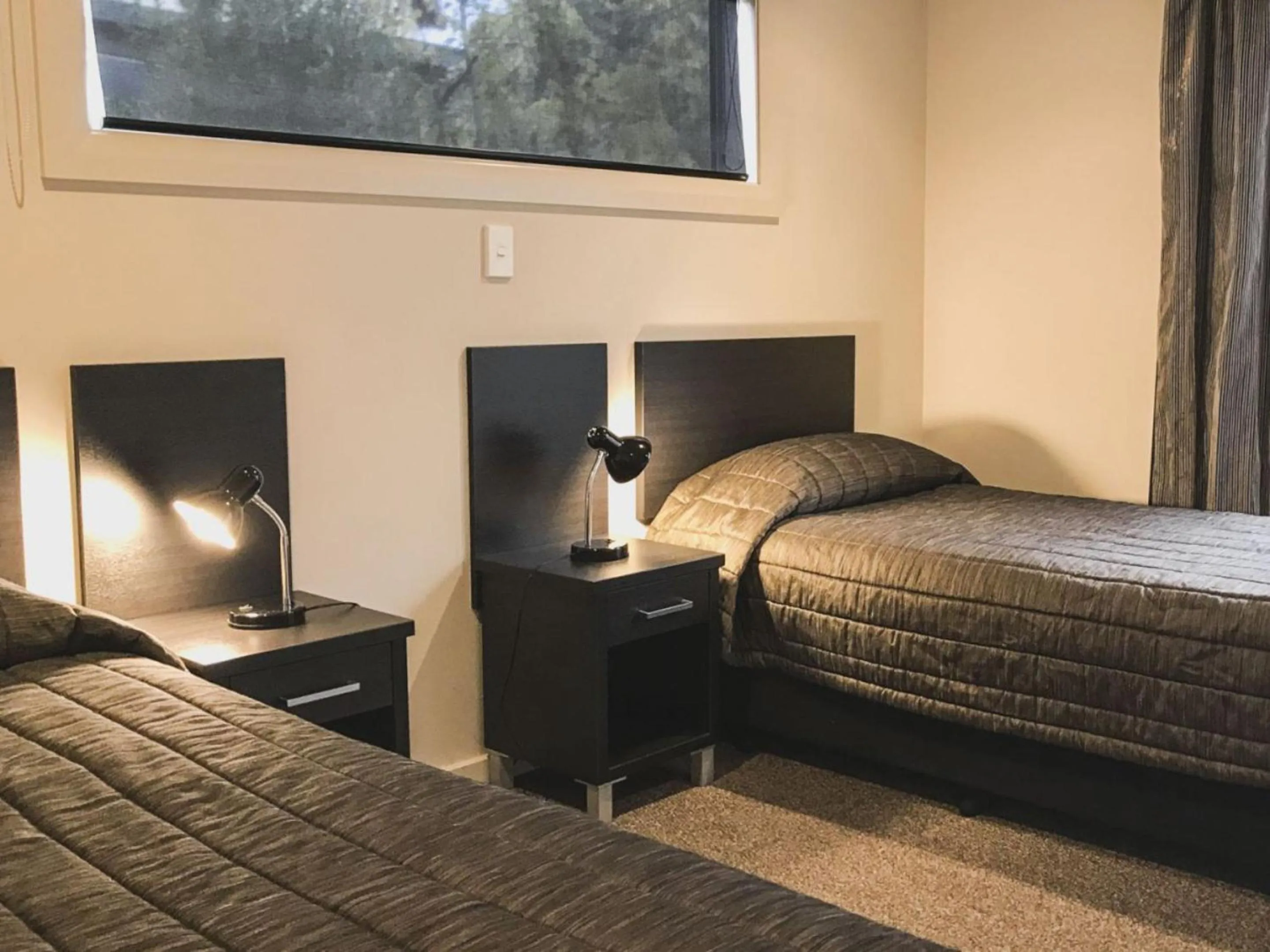 Bed in Harbour View Motel