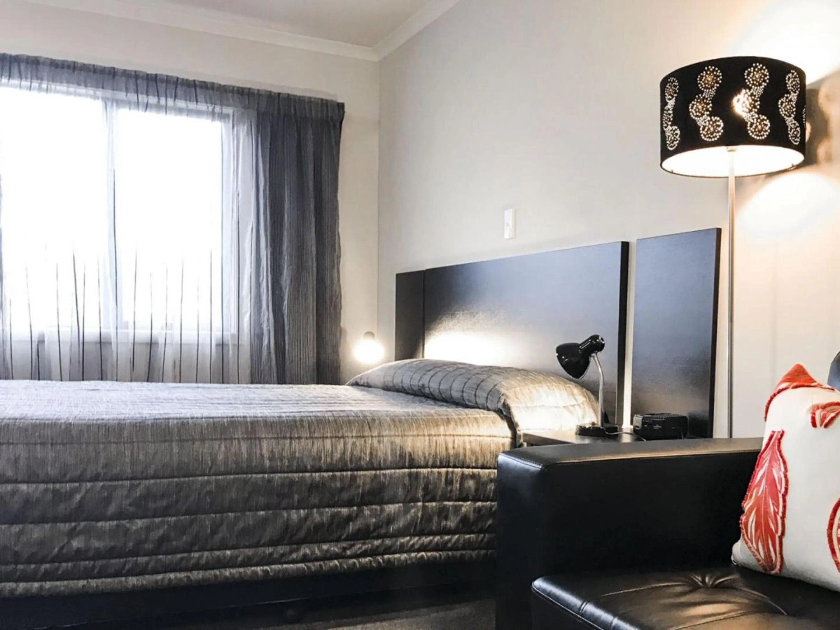 Bed in Harbour View Motel