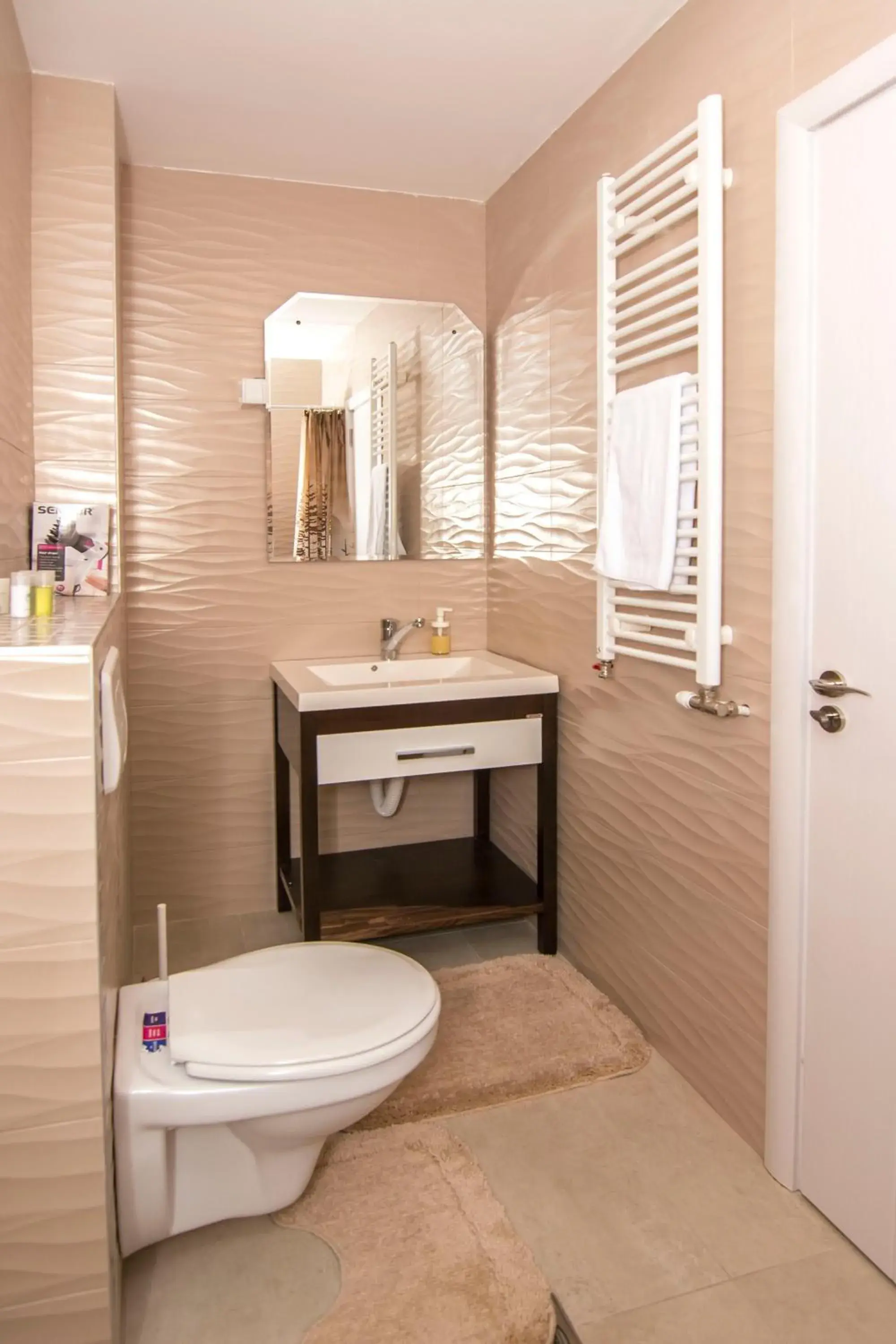 Deluxe Double Room with Balcony - single occupancy in Beo Green View Deluxe Double Room with Balcony - single occupancy in Beo Green View