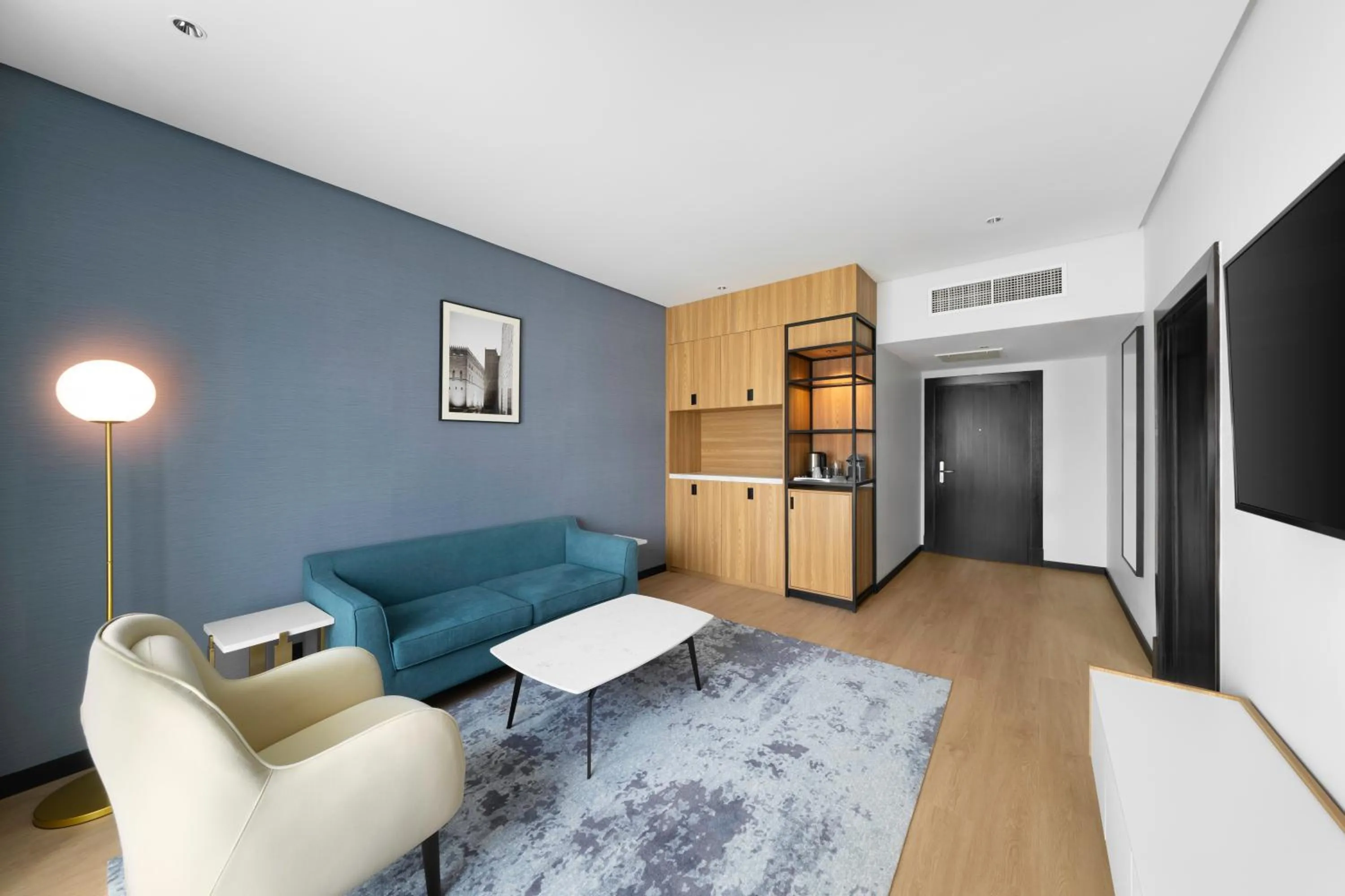 Communal lounge/ TV room in Park Inn by Radisson Al Khobar