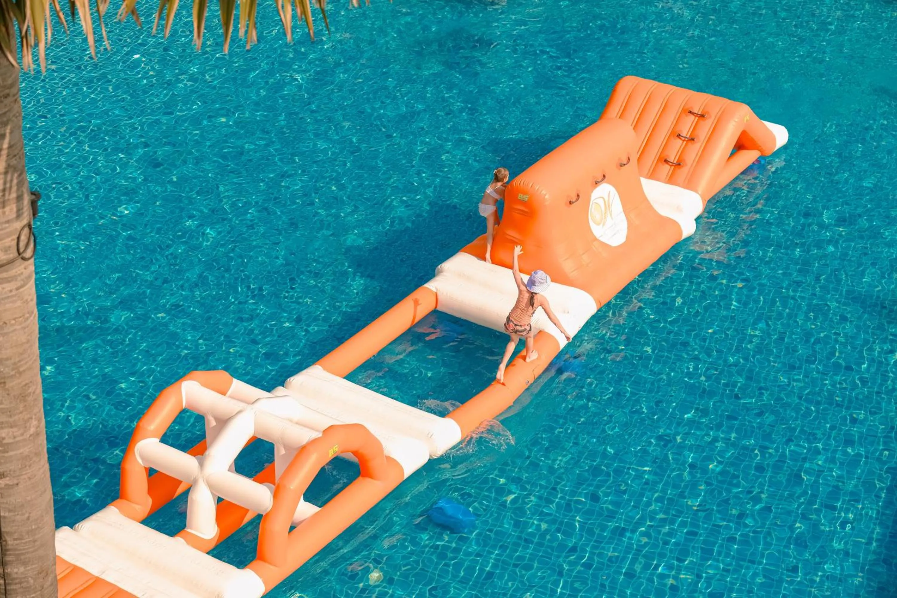 Swimming pool in Welcome World Beachfront Resort