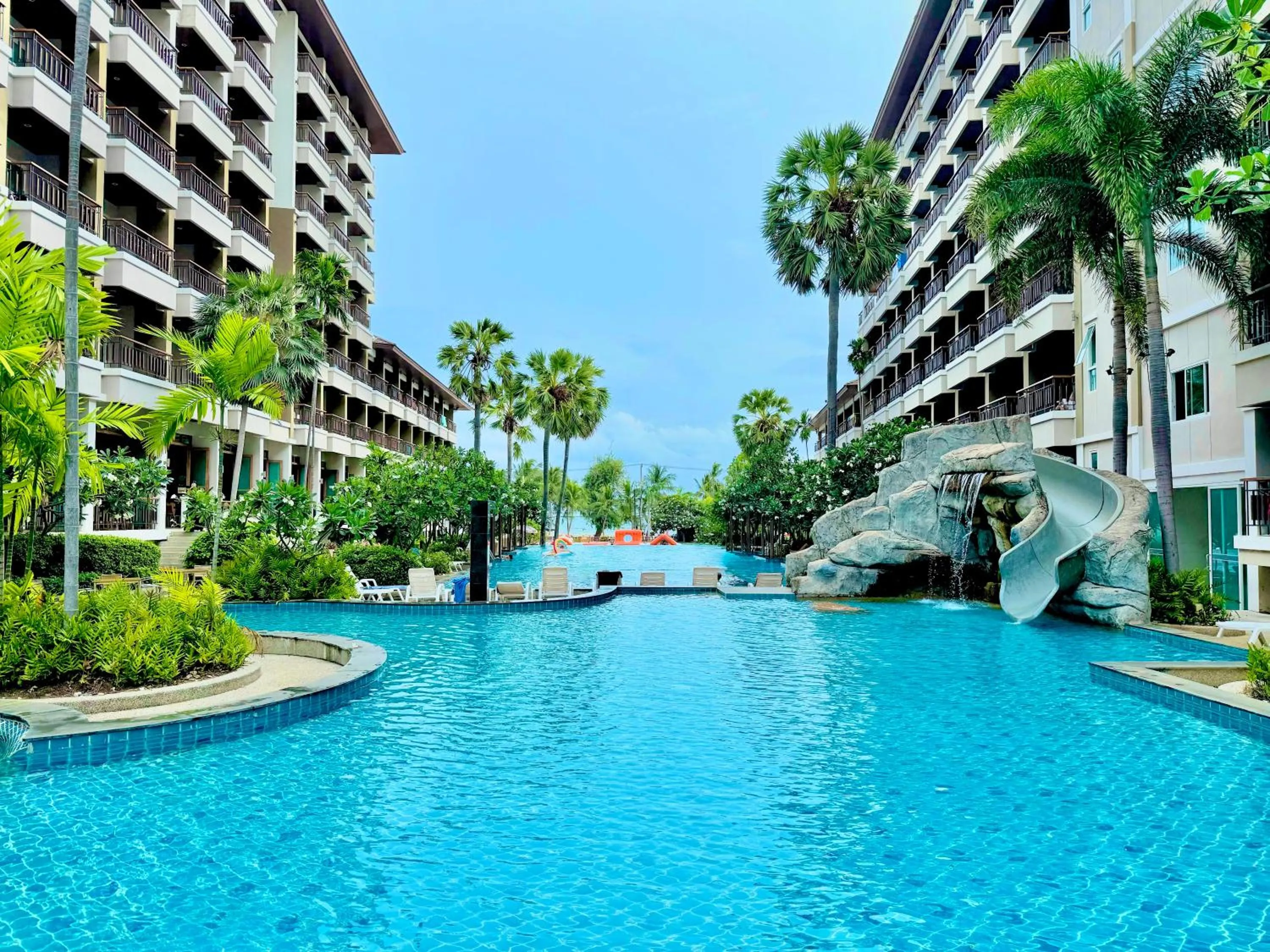 Swimming pool in Welcome World Beachfront Resort