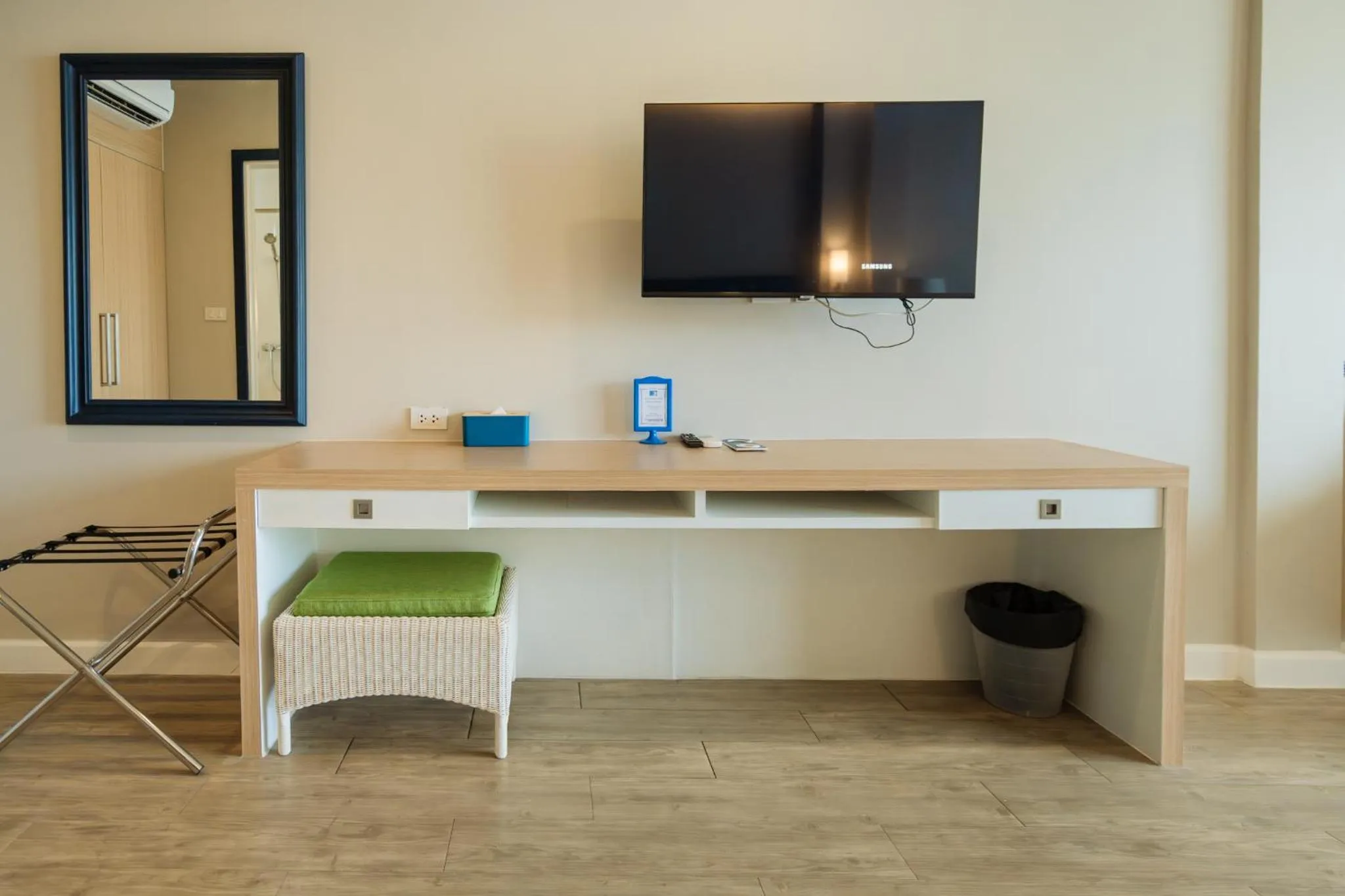 TV and multimedia in Phuket Boat Quay Hotel Panwa Beach