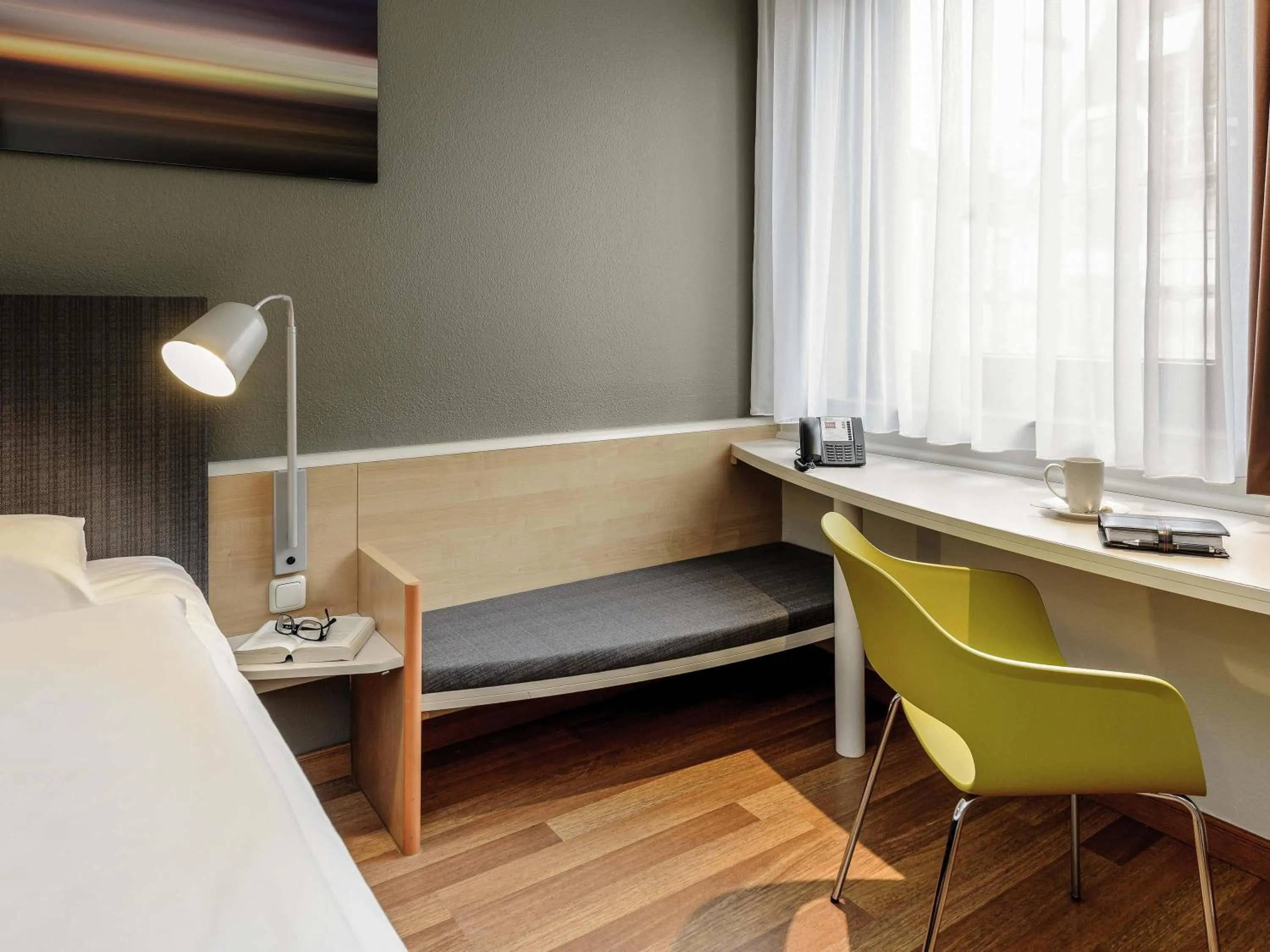 Bedroom in ibis Bremen City