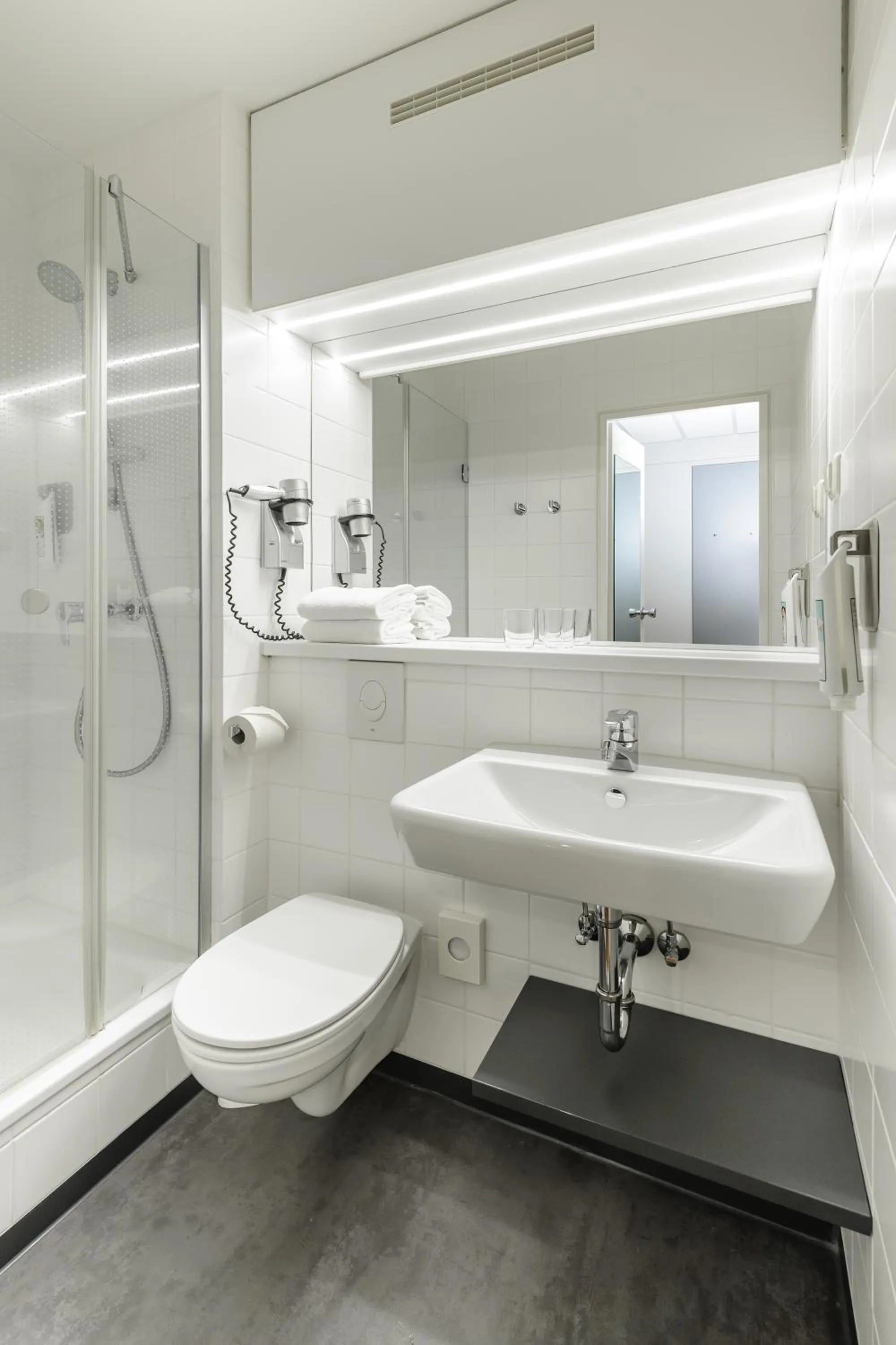 Shower in ibis Bremen City