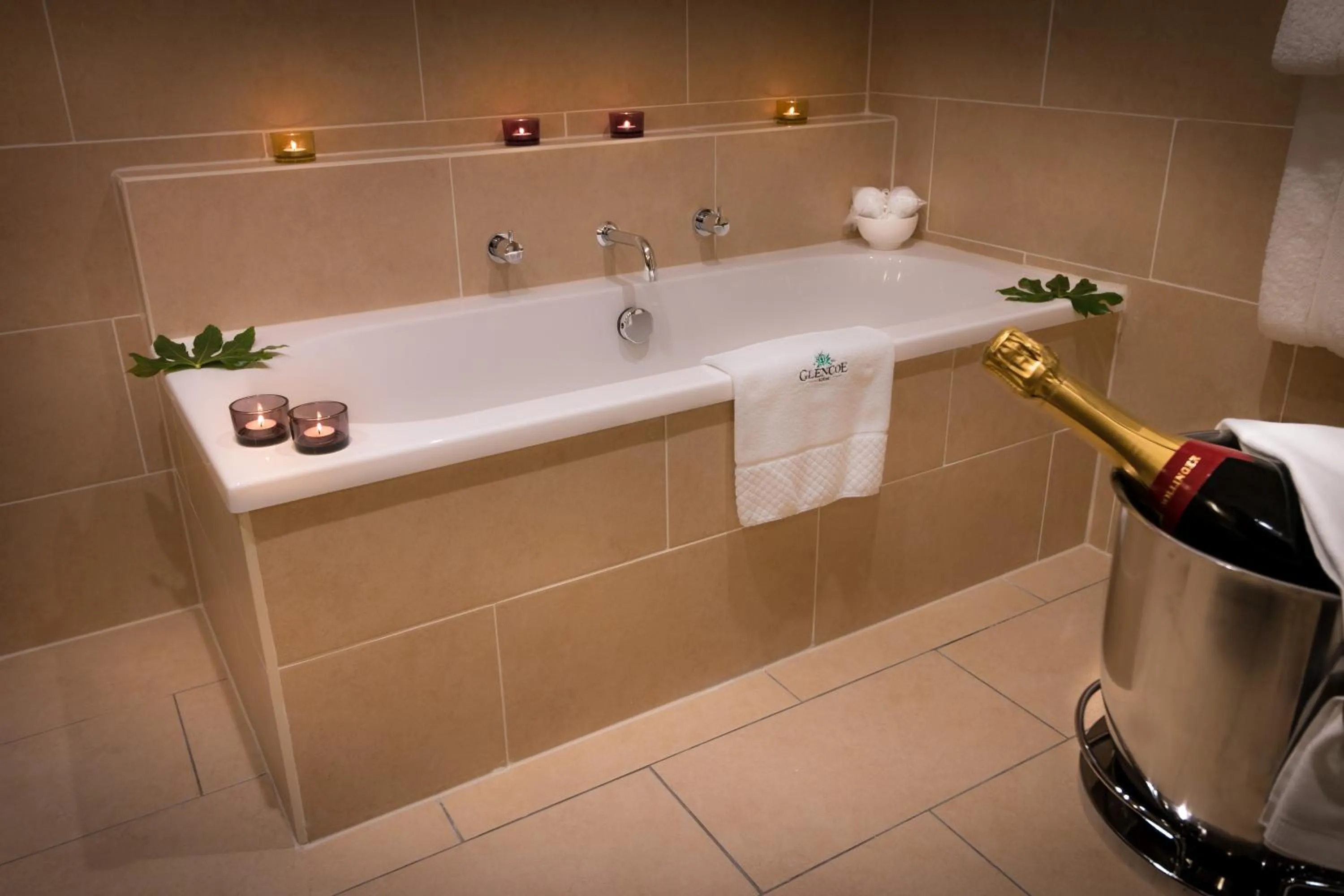 Bathroom in Glencoe House