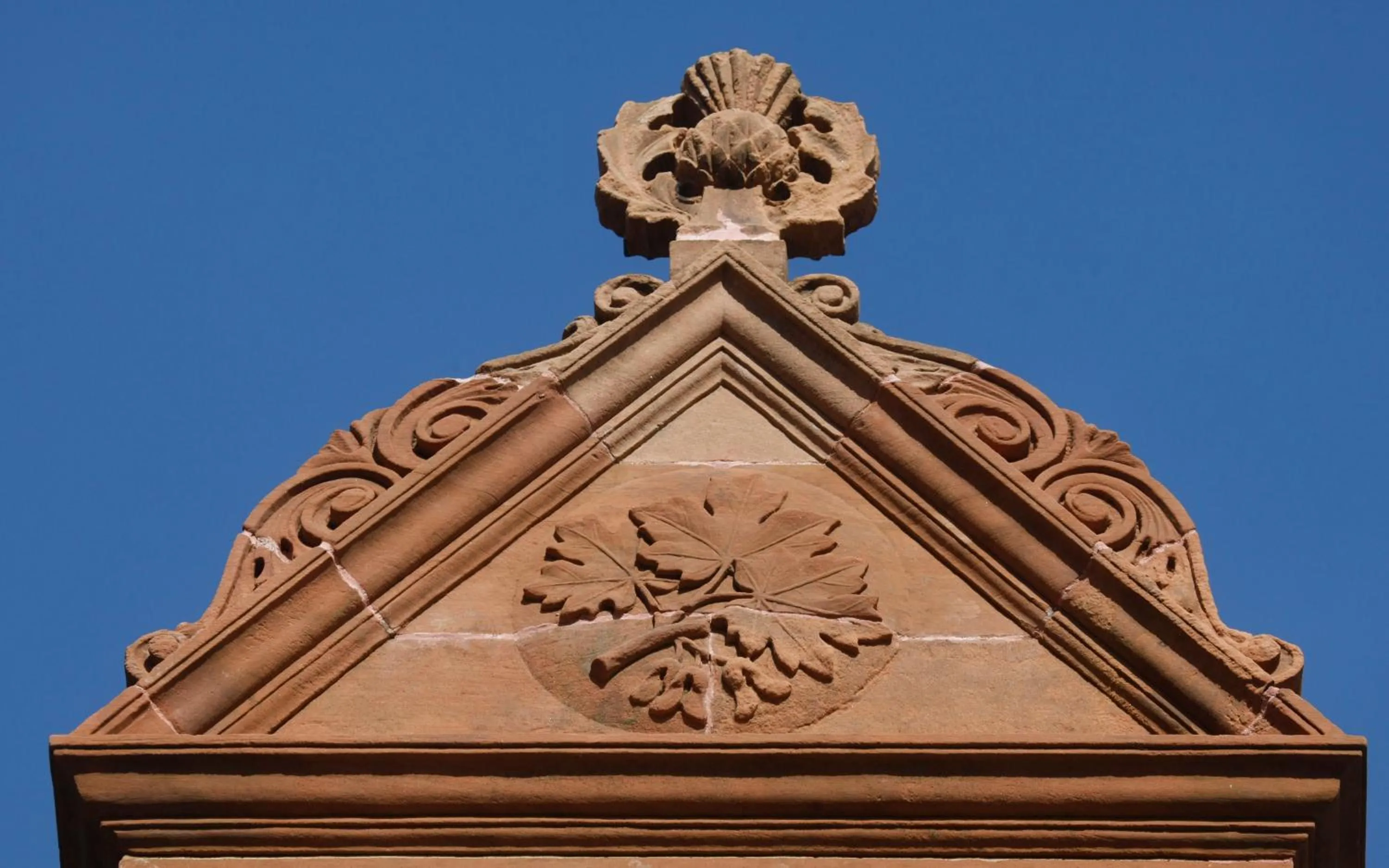 Facade/entrance in Glencoe House