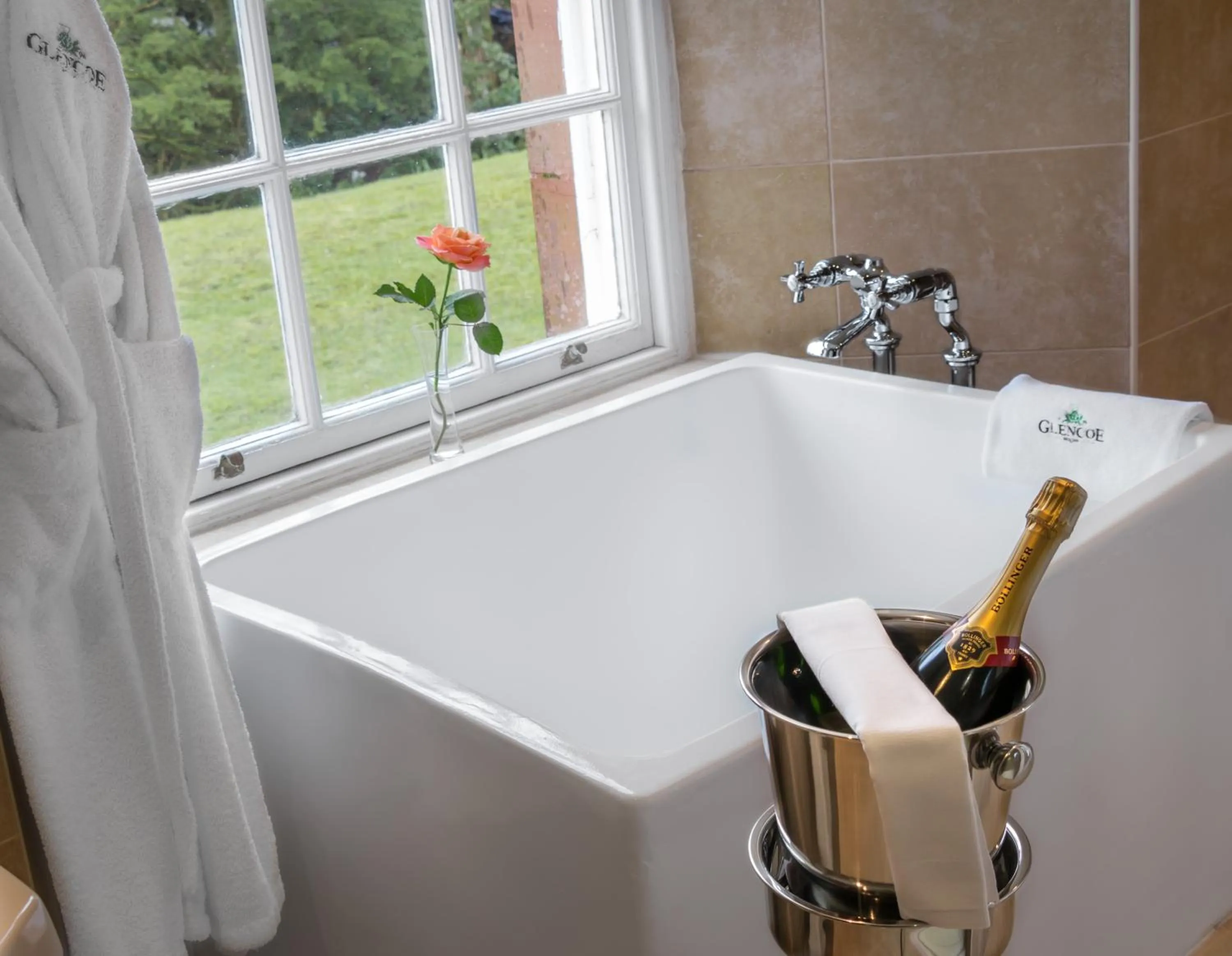 Bathroom in Glencoe House