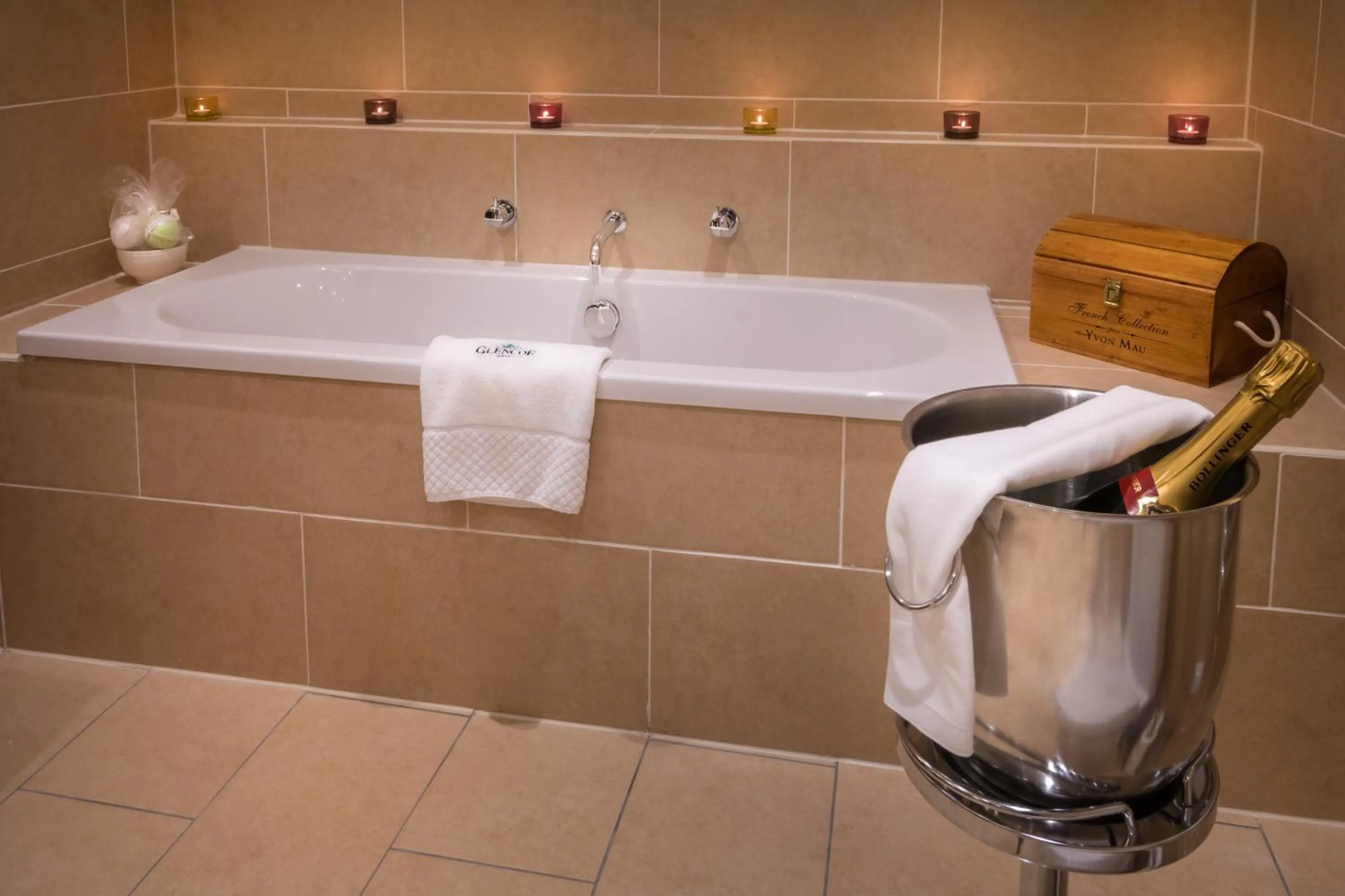 Bathroom in Glencoe House