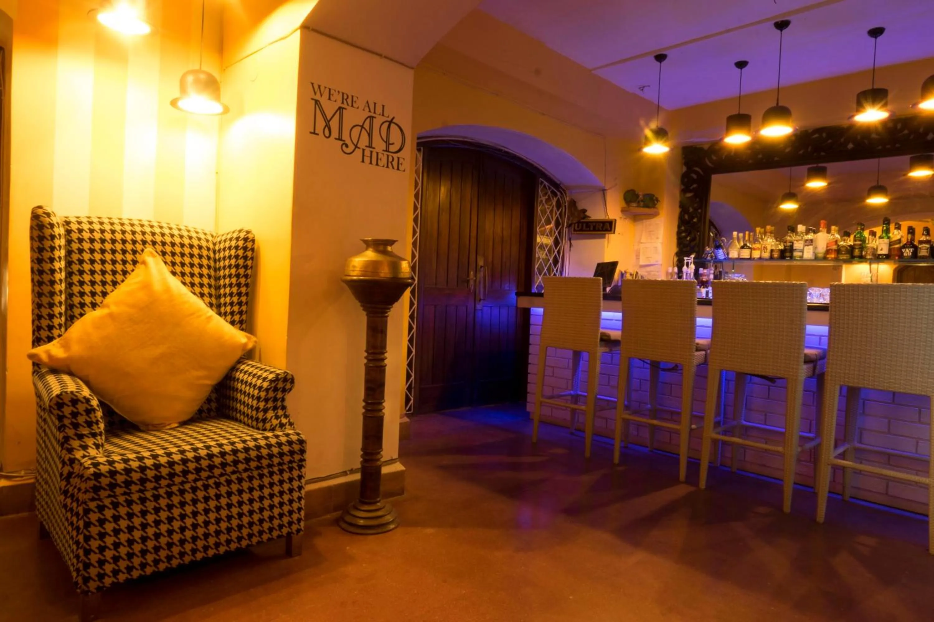 Lounge or bar in The Tamarind Hotel - A Boutique Heritage Stay, Anjuna - Goa