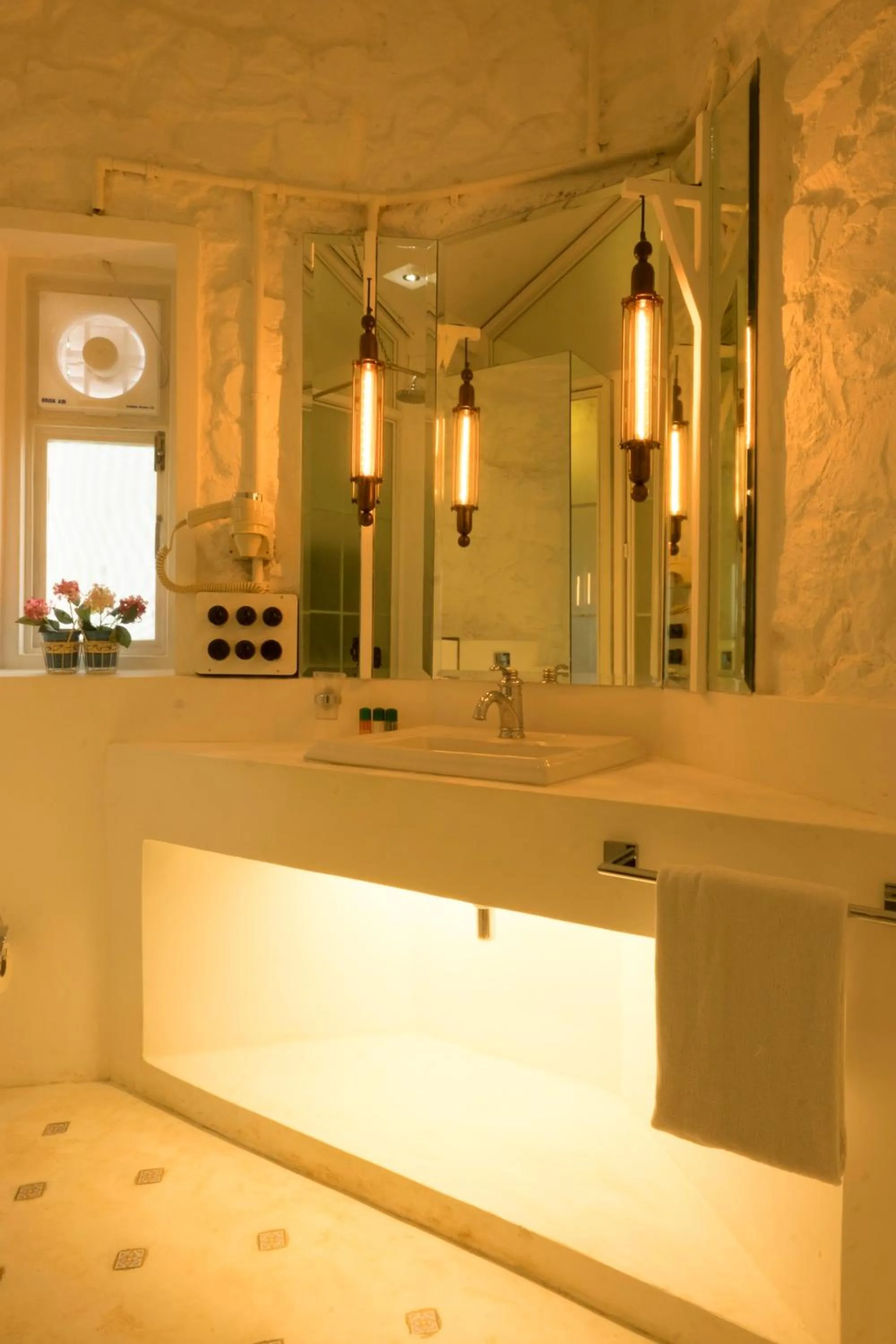 Bathroom in The Tamarind Hotel - A Boutique Heritage Stay, Anjuna - Goa