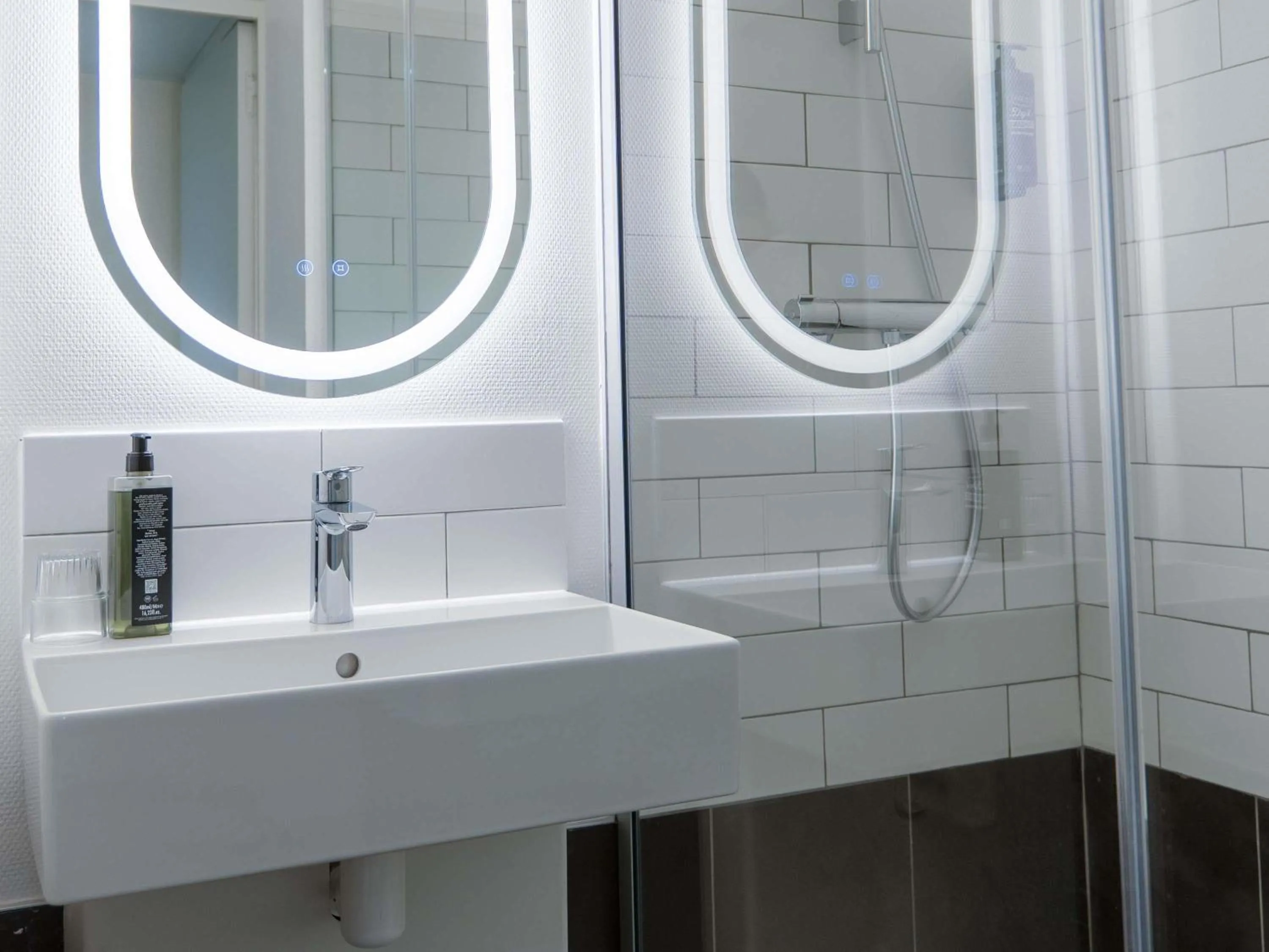 Shower in Ibis Agen Centre - Rénové en 2026