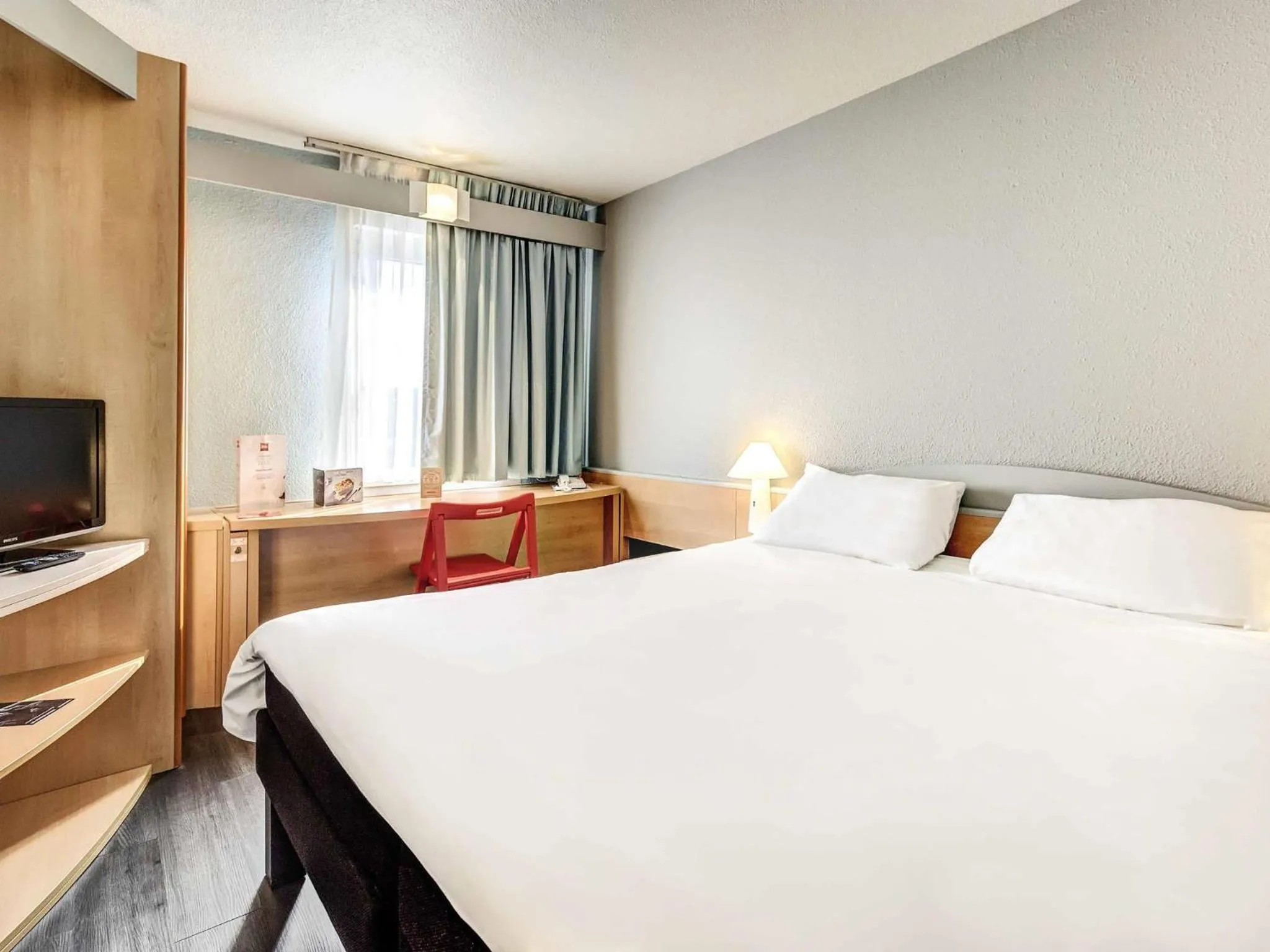 Bedroom, Bed in Ibis Agen Centre Gare