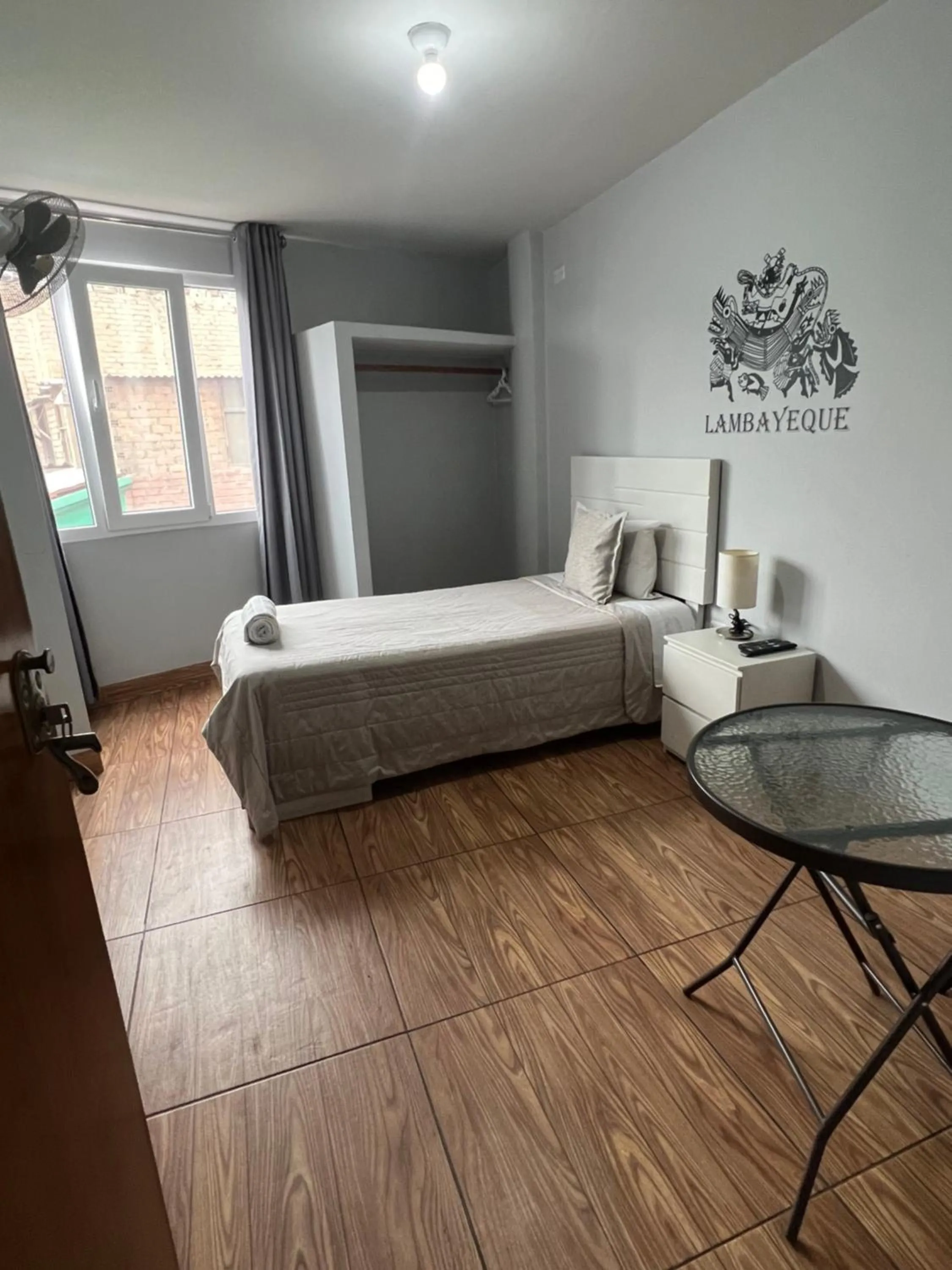 Bedroom, Bed in Lima Airport Tampu