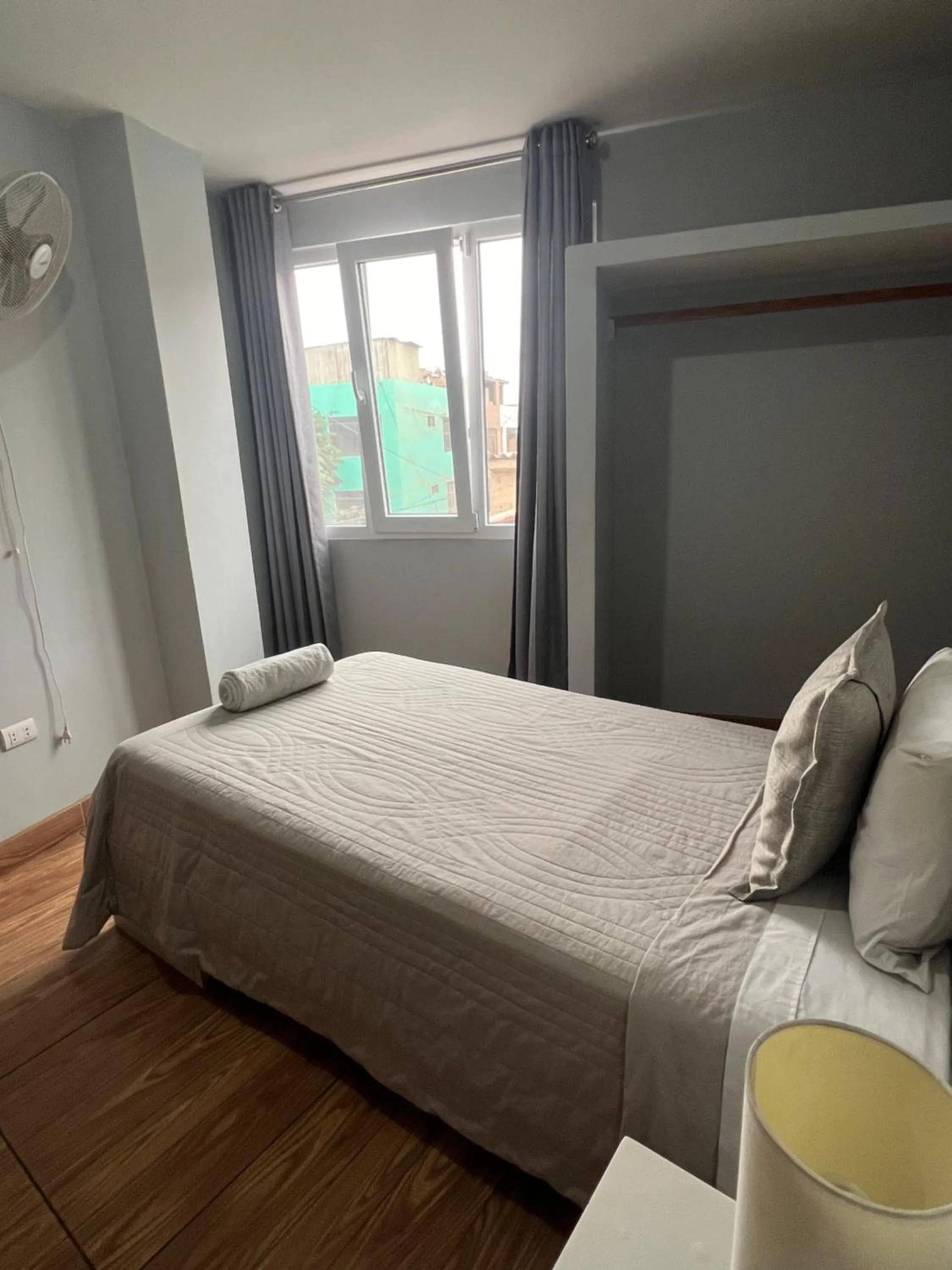 Toilet, Bed in Lima Airport Tampu