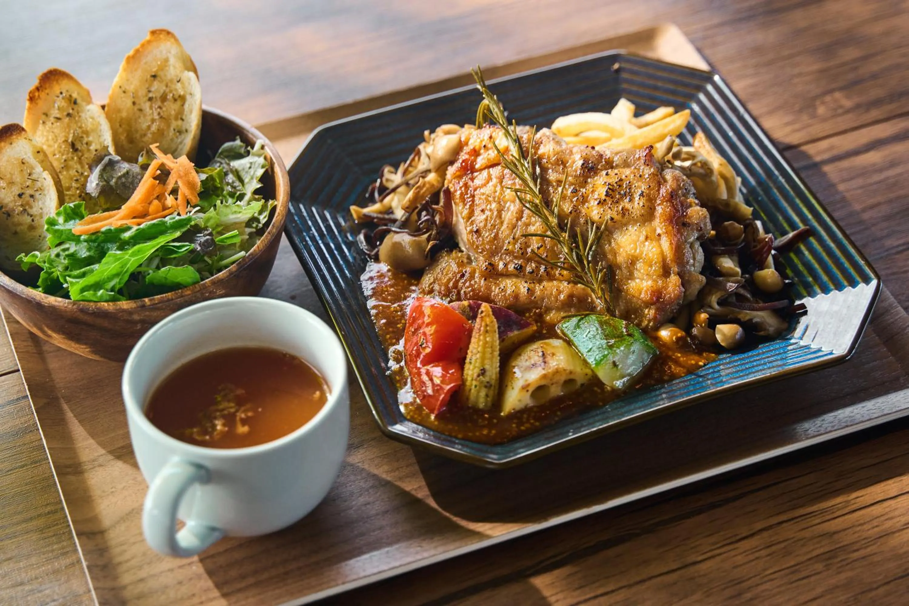 Restaurant/places to eat in BLANC MIYAKOJIMA 旧RuGu Glamping Resort