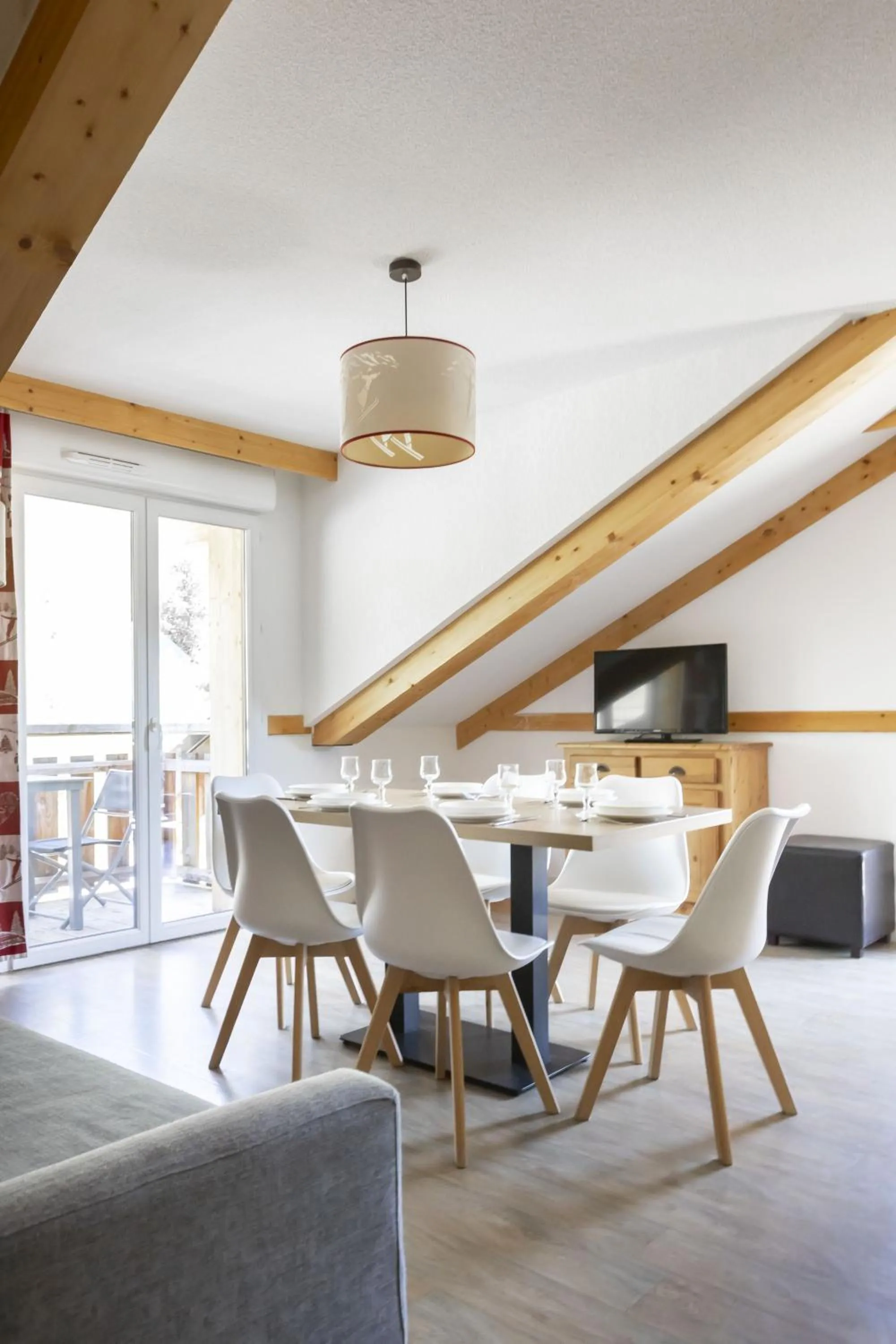 Dining area in Résidence Odalys Les Bergers