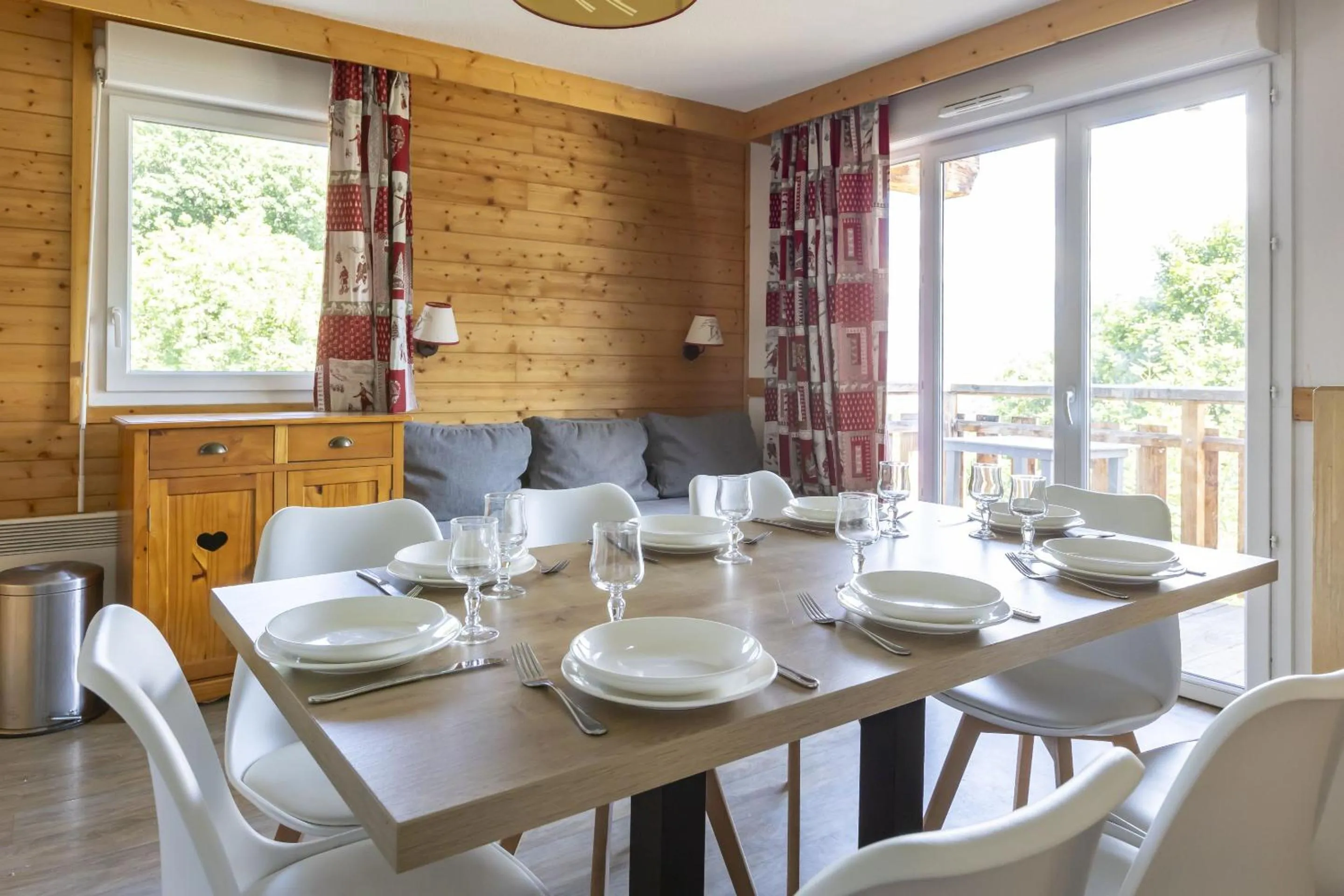 Dining area in Résidence Odalys Les Bergers